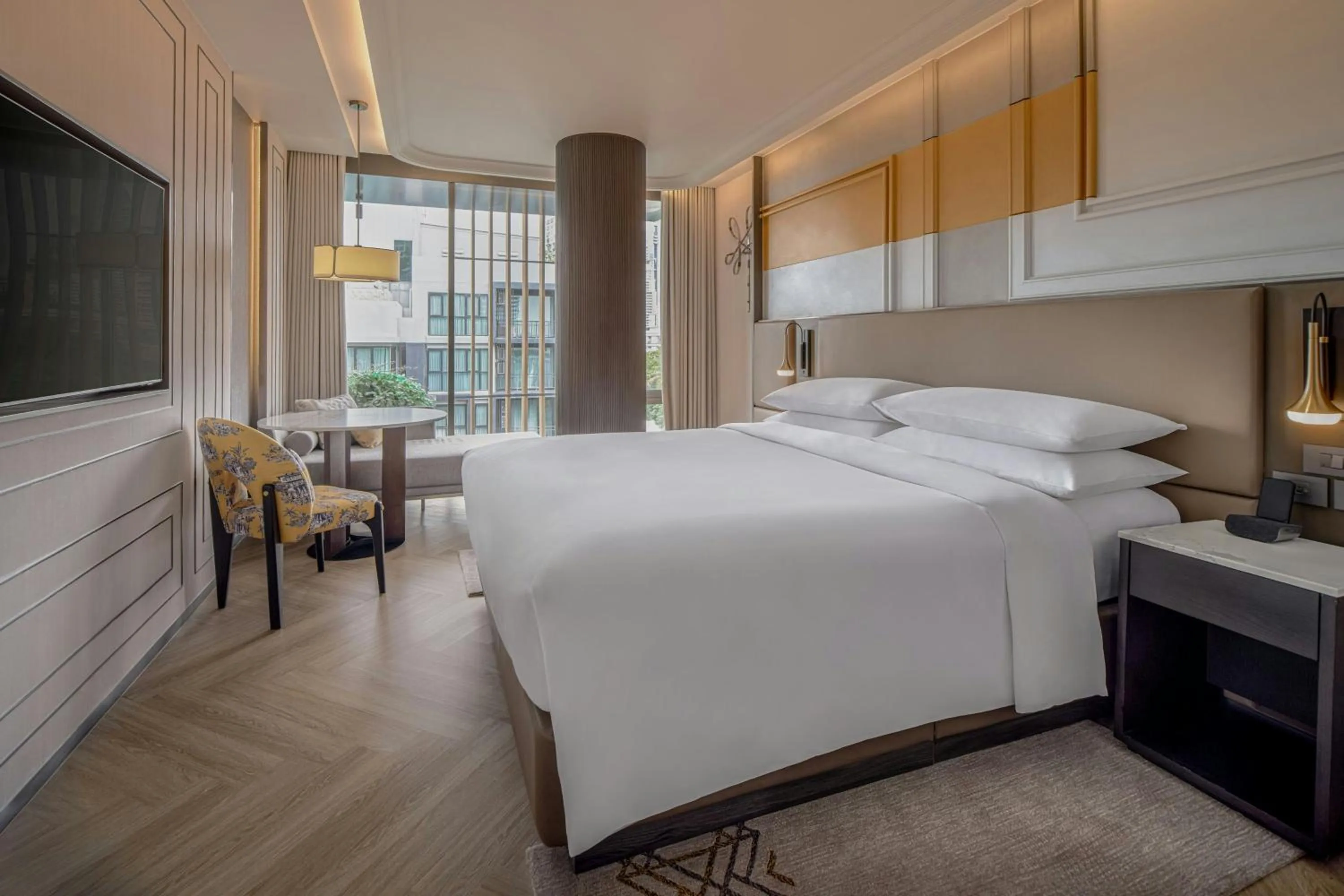 Photo of the whole room, Bed in Madi Paidi Bangkok, Autograph Collection