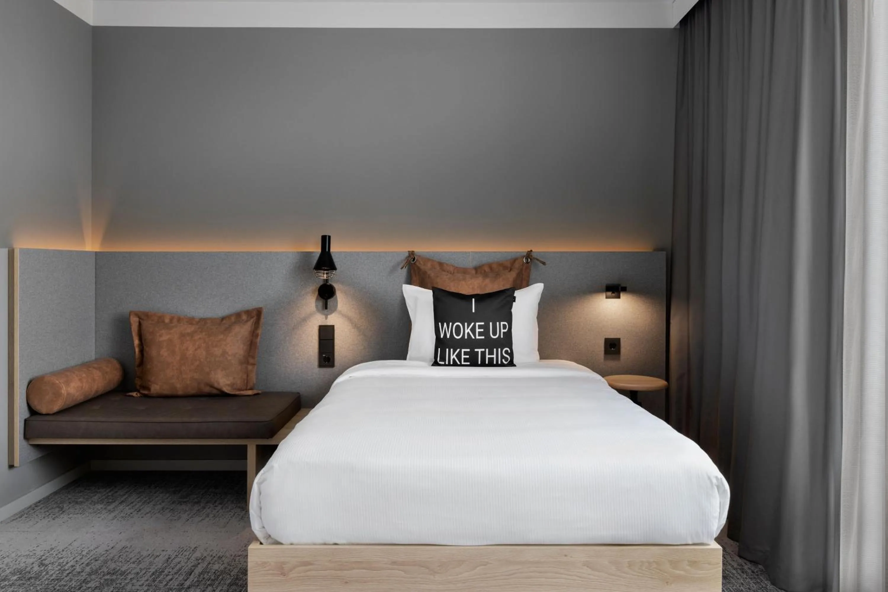 Photo of the whole room, Bed in Moxy Vienna City East