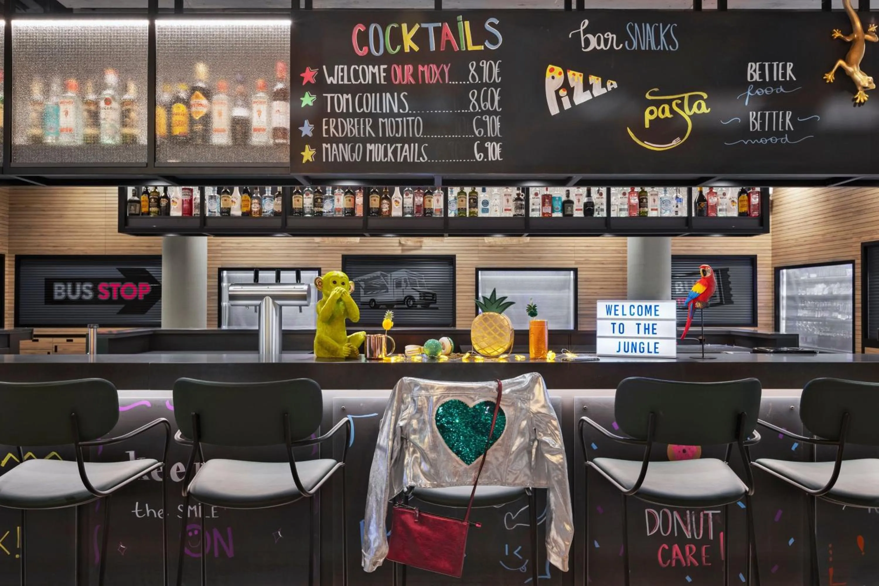 Lounge or bar in Moxy Vienna City East