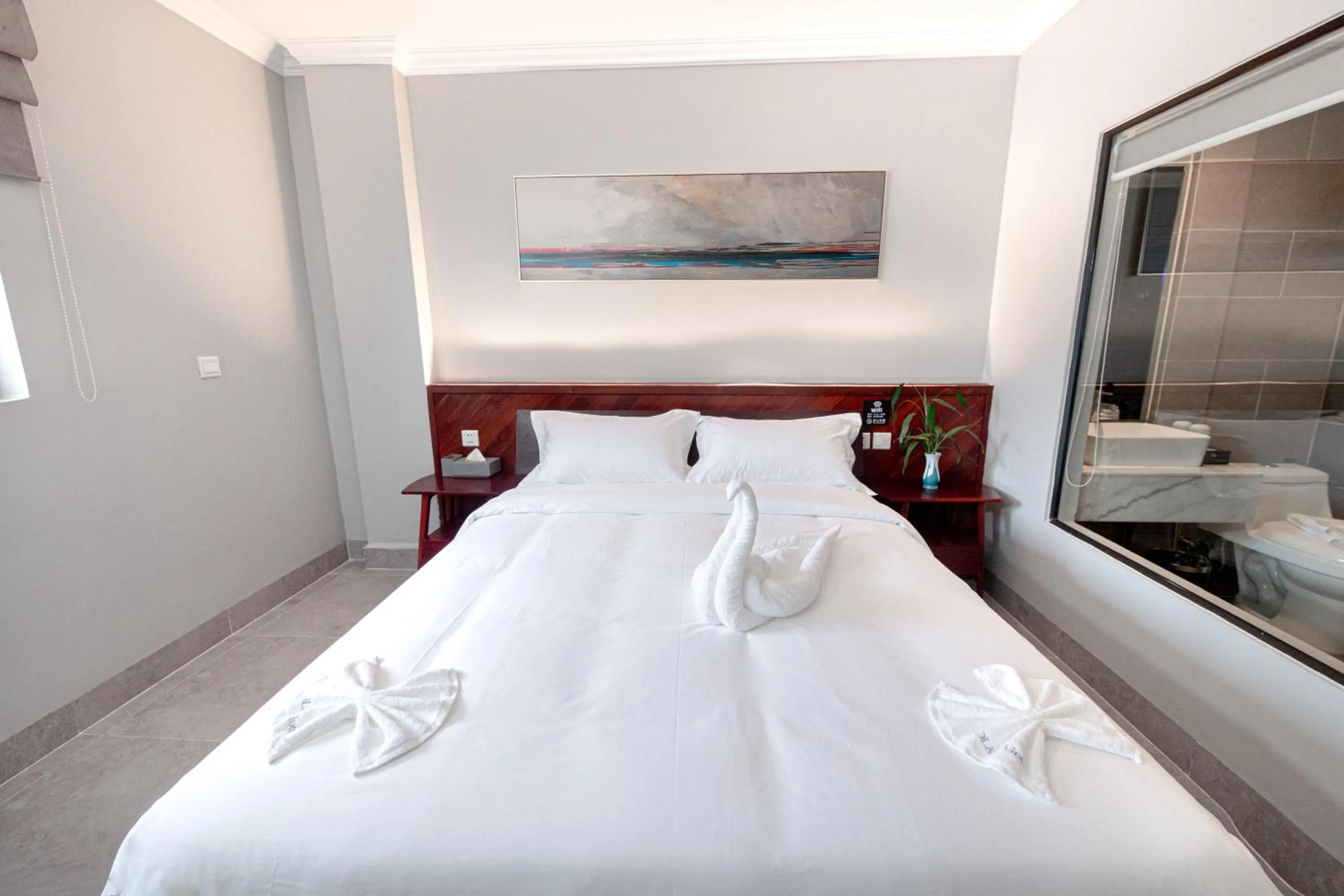 Photo of the whole room, Bed in Solar Hotel