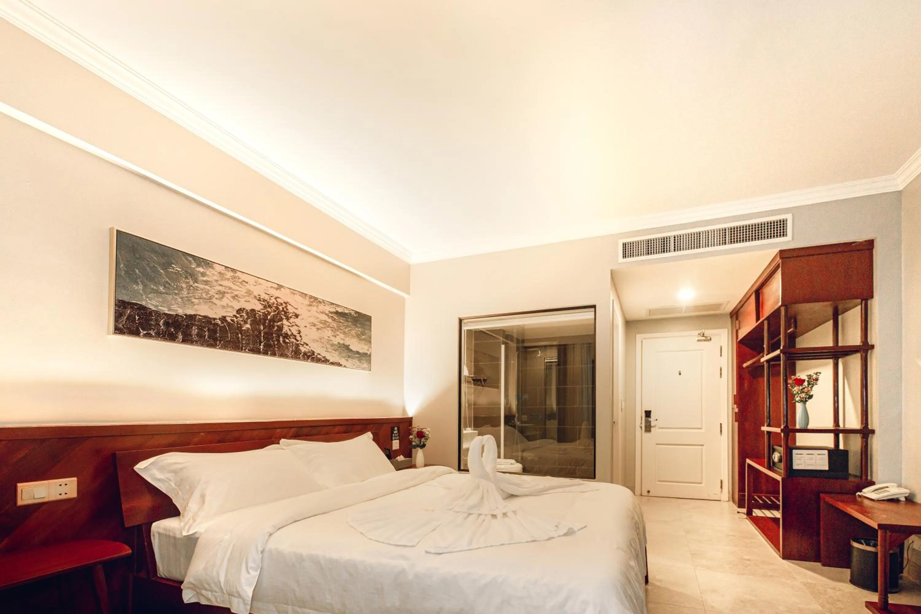 Photo of the whole room, Bed in Solar Hotel