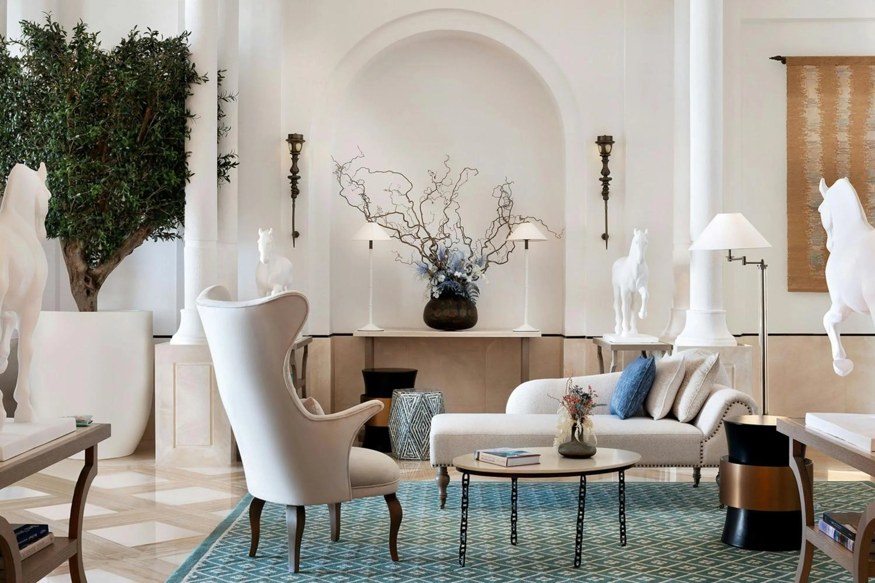 Lobby or reception in The St. Regis La Bahia Blanca Resort - Tamuda Bay