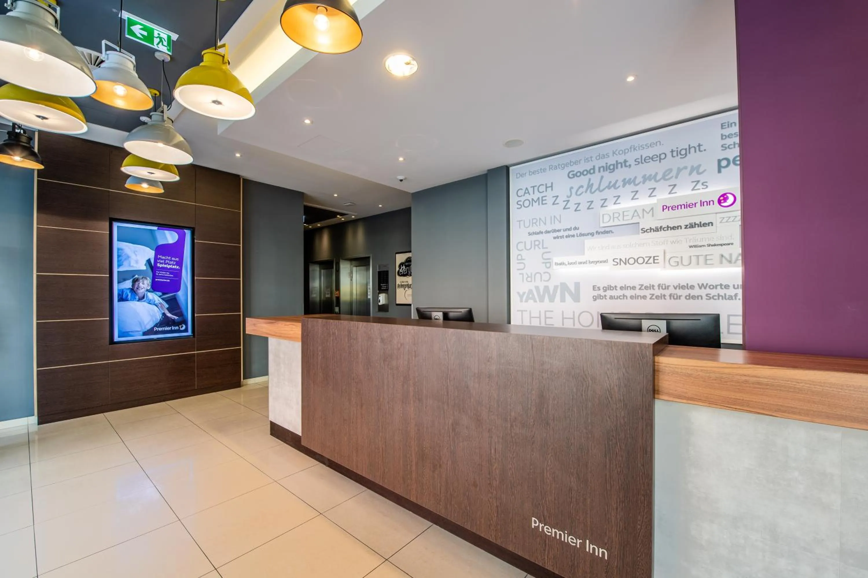 Lobby or reception in Premier Inn Nürnberg City Centre