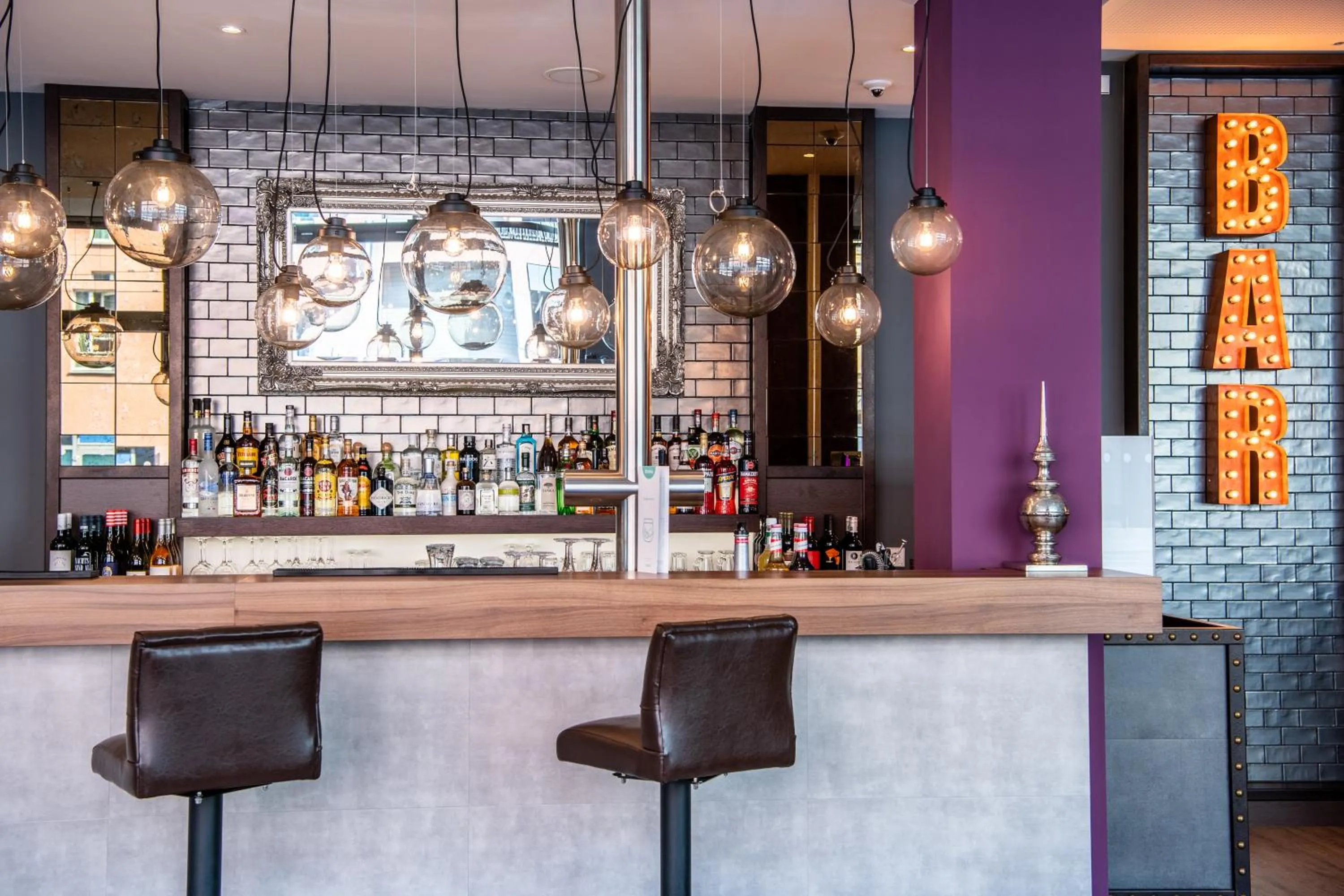 Lounge or bar in Premier Inn Nürnberg City Centre