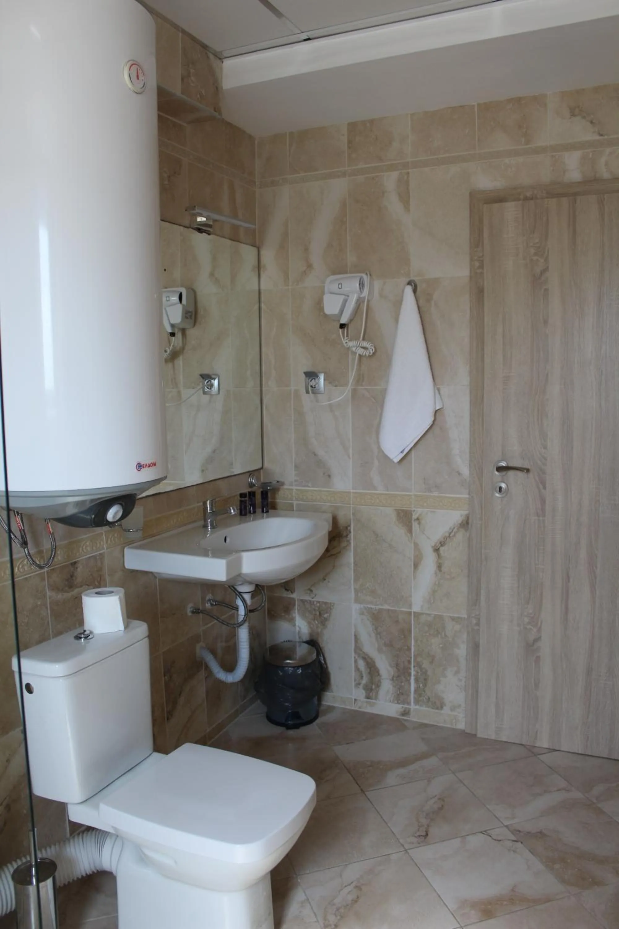 Bathroom in Vemara City Boutique Hotel-free parking
