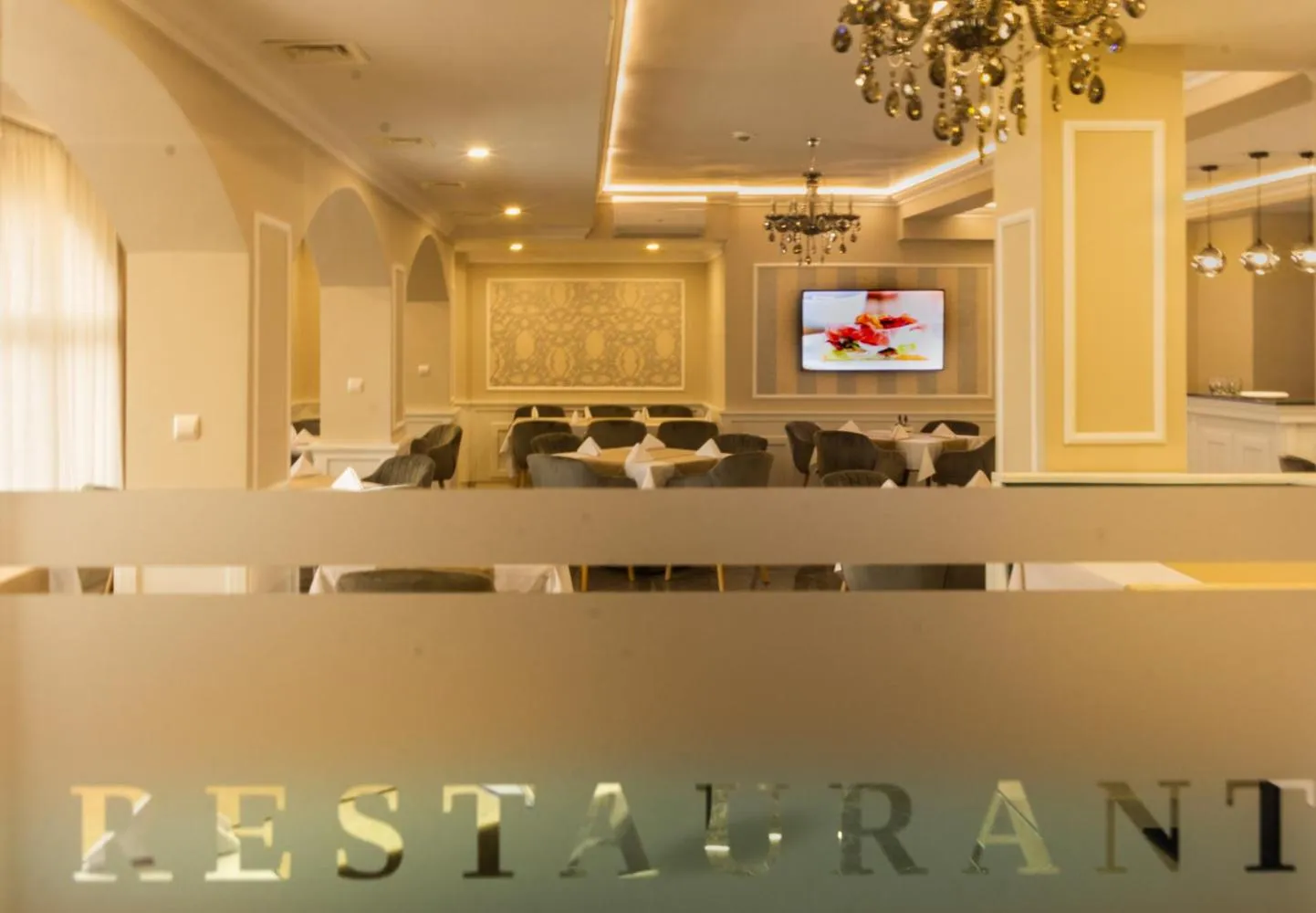 Restaurant/places to eat in Vemara City Boutique Hotel-free parking