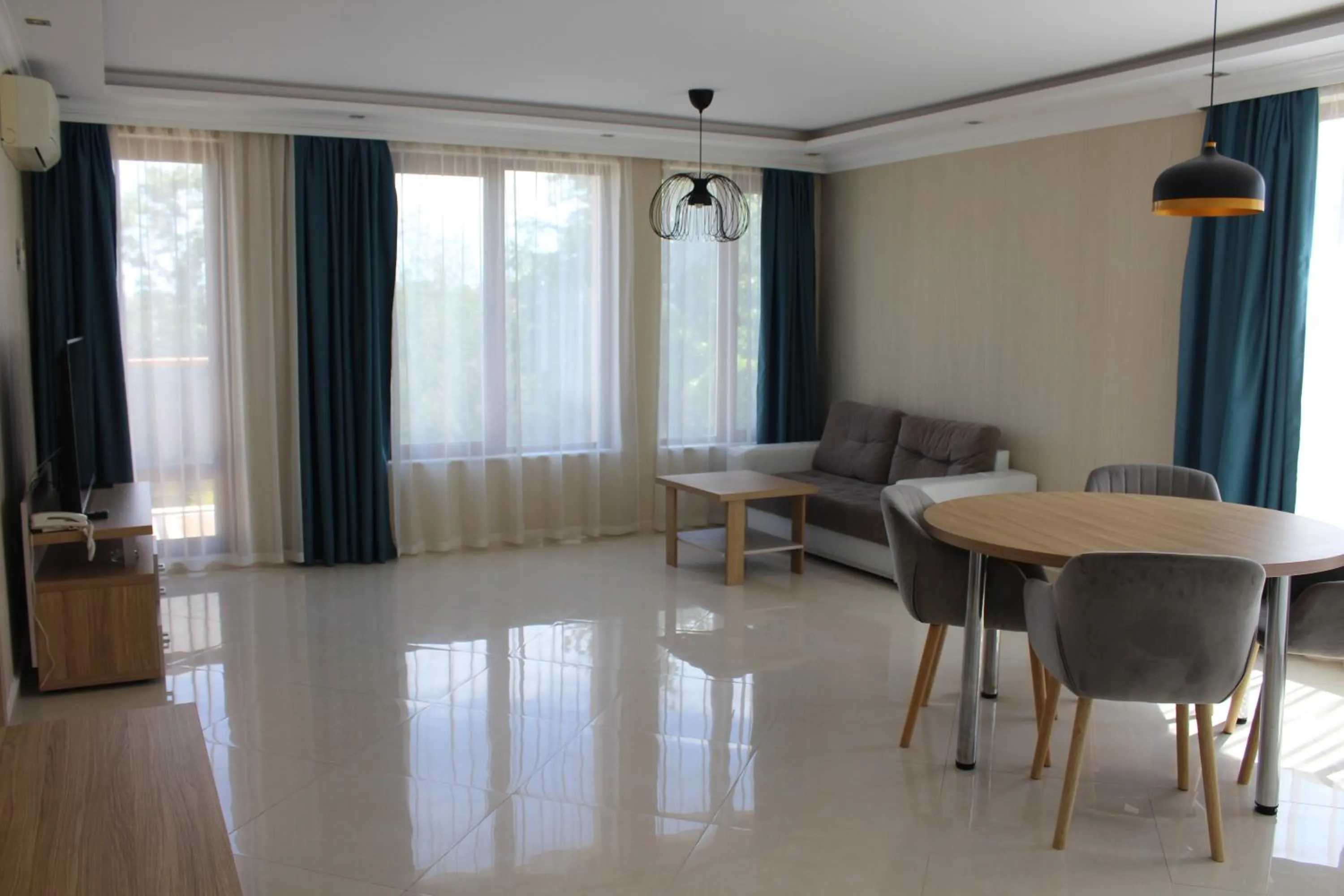 Living room in Vemara City Boutique Hotel-free parking