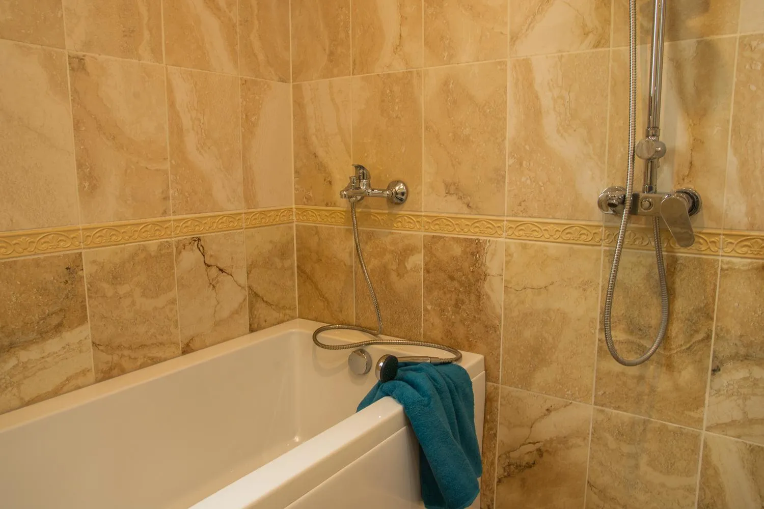 Shower in Vemara City Boutique Hotel-free parking