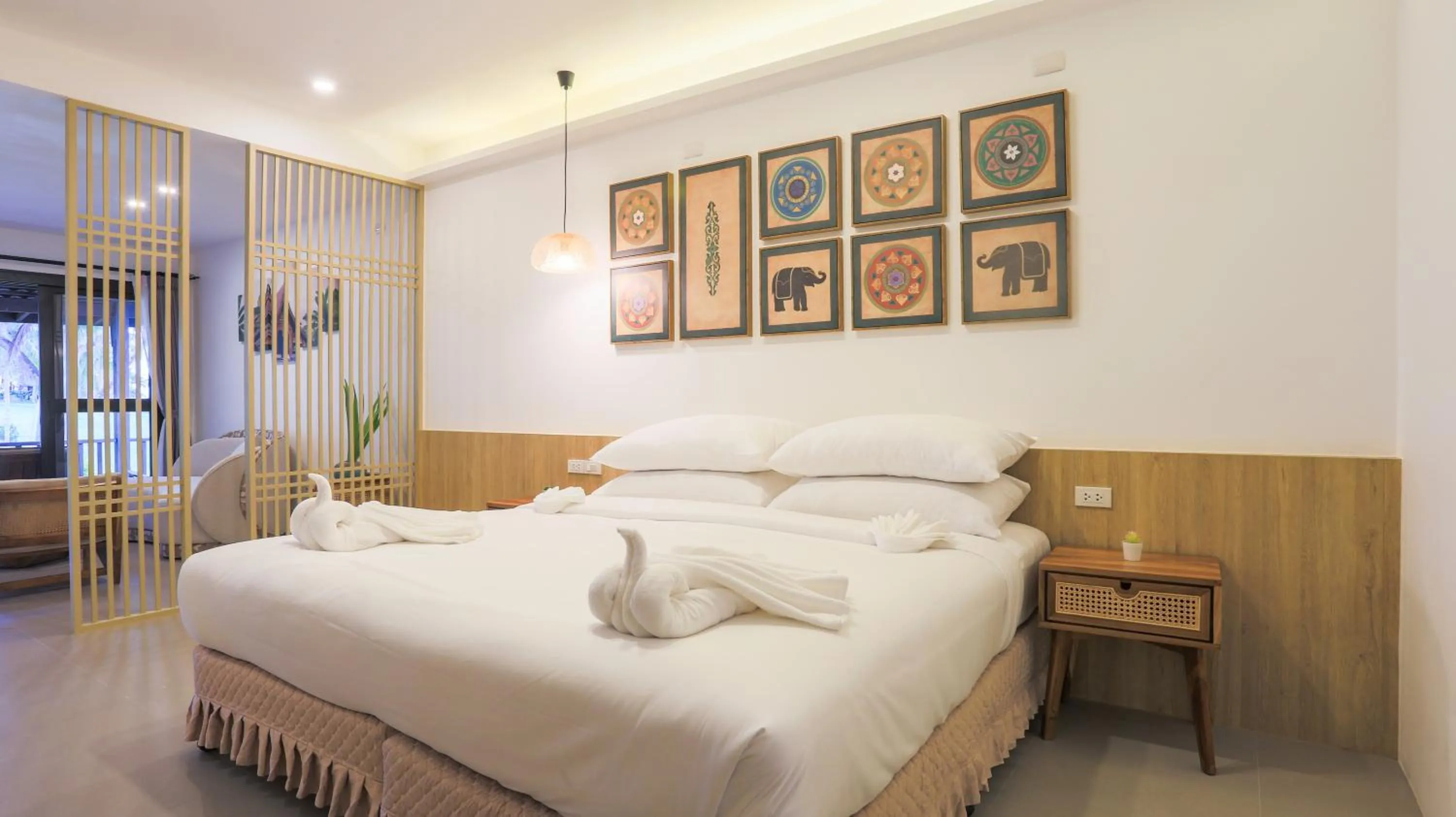 Bed in Ban Raya Resort and Spa