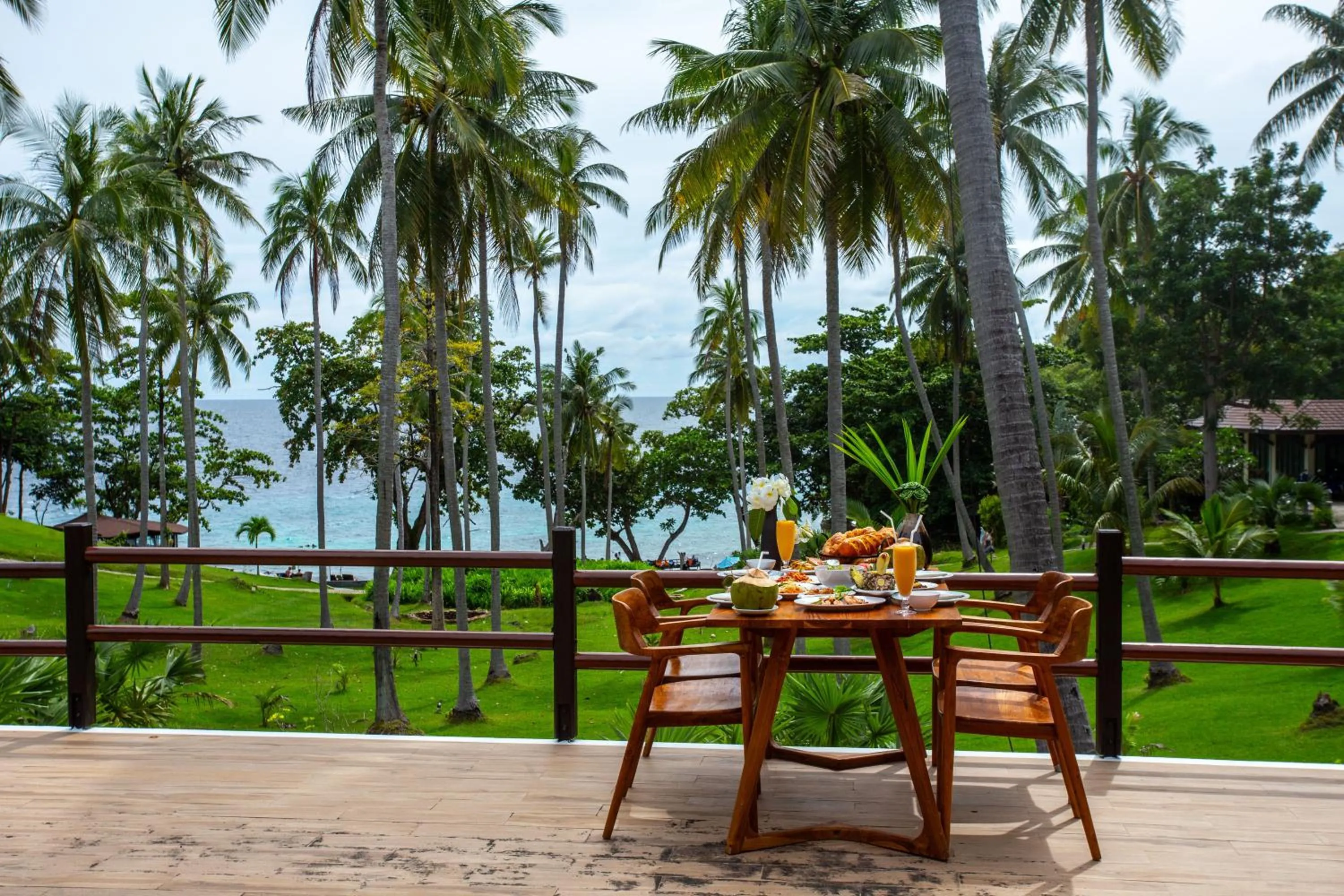 Restaurant/places to eat in Ban Raya Resort and Spa