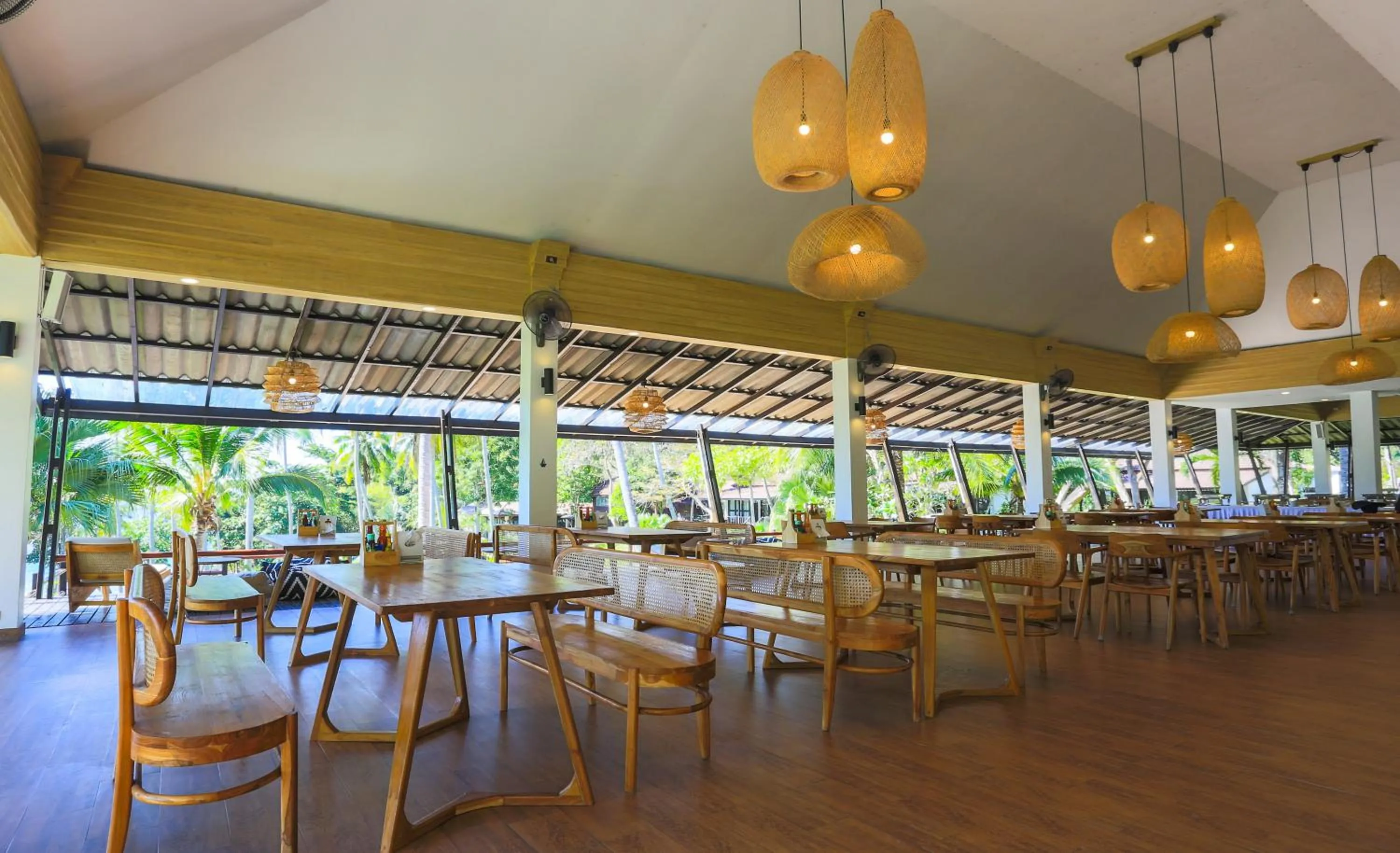 Restaurant/places to eat in Ban Raya Resort and Spa