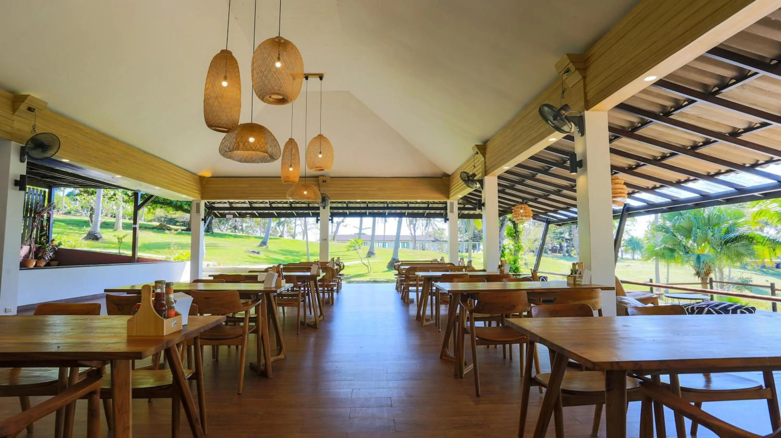 Restaurant/places to eat in Ban Raya Resort and Spa