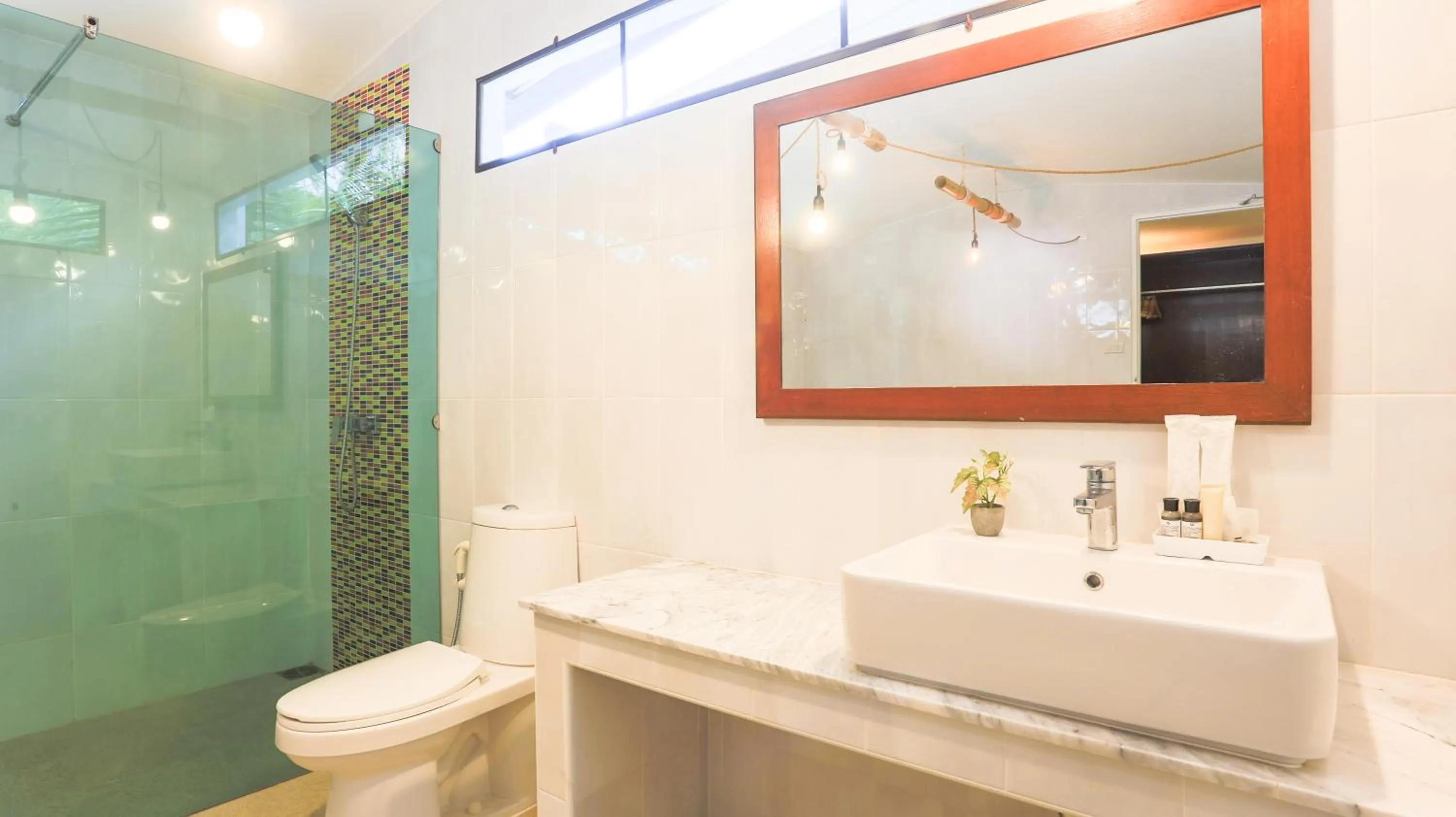 Shower in Ban Raya Resort and Spa