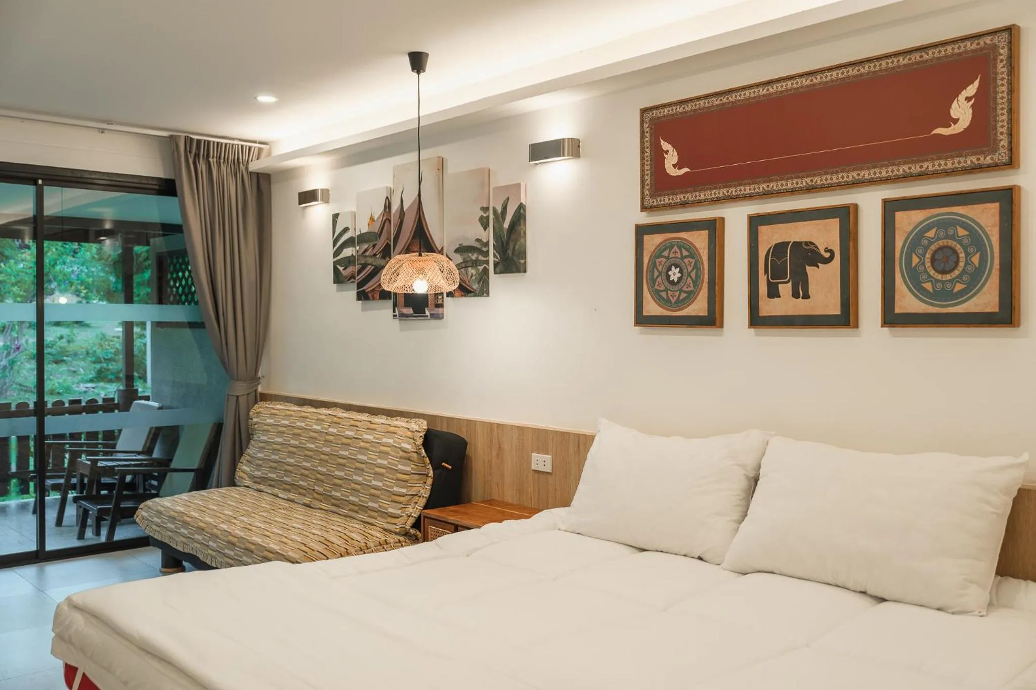 Bed in Ban Raya Resort and Spa