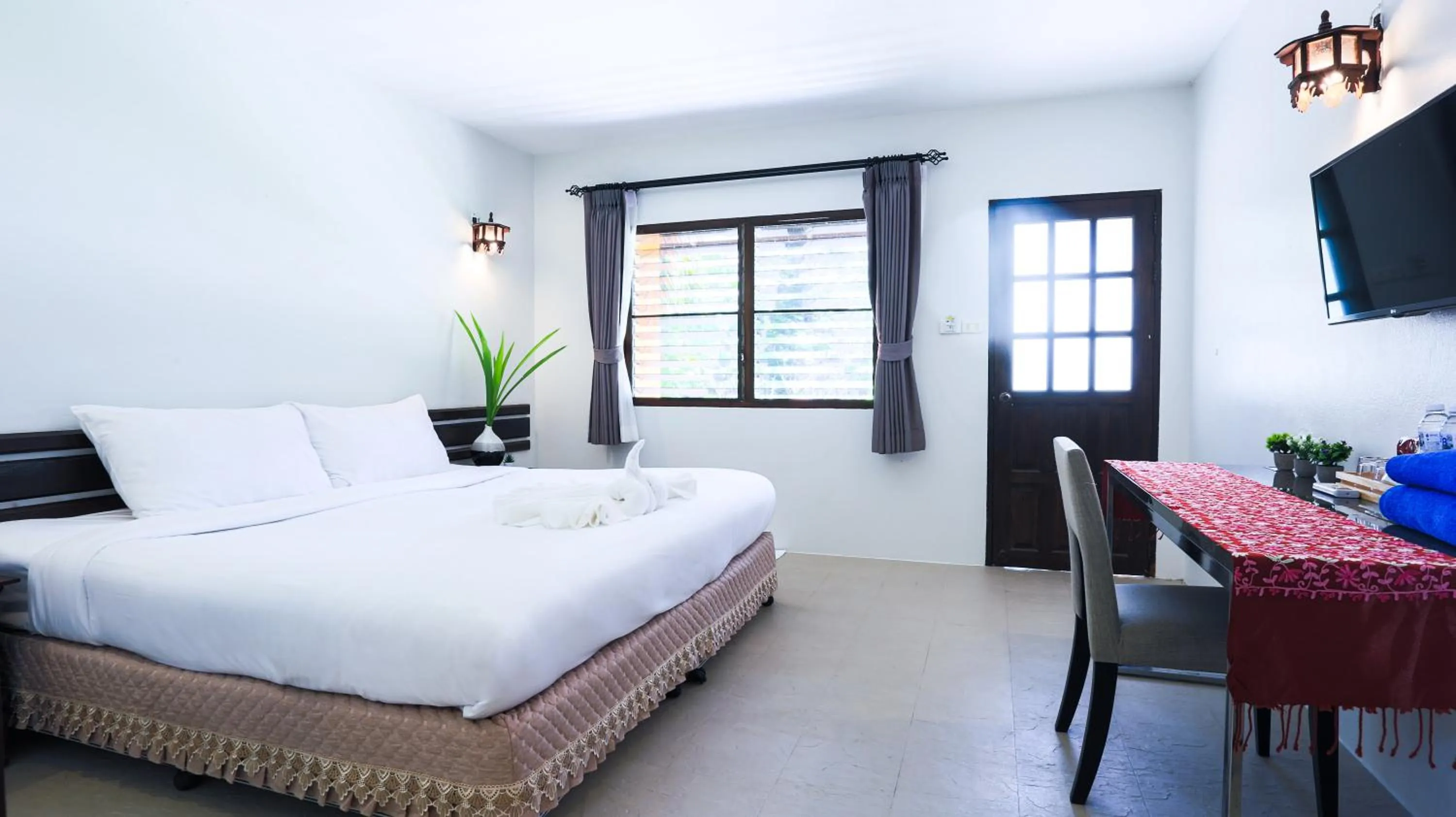 Bed in Ban Raya Resort and Spa