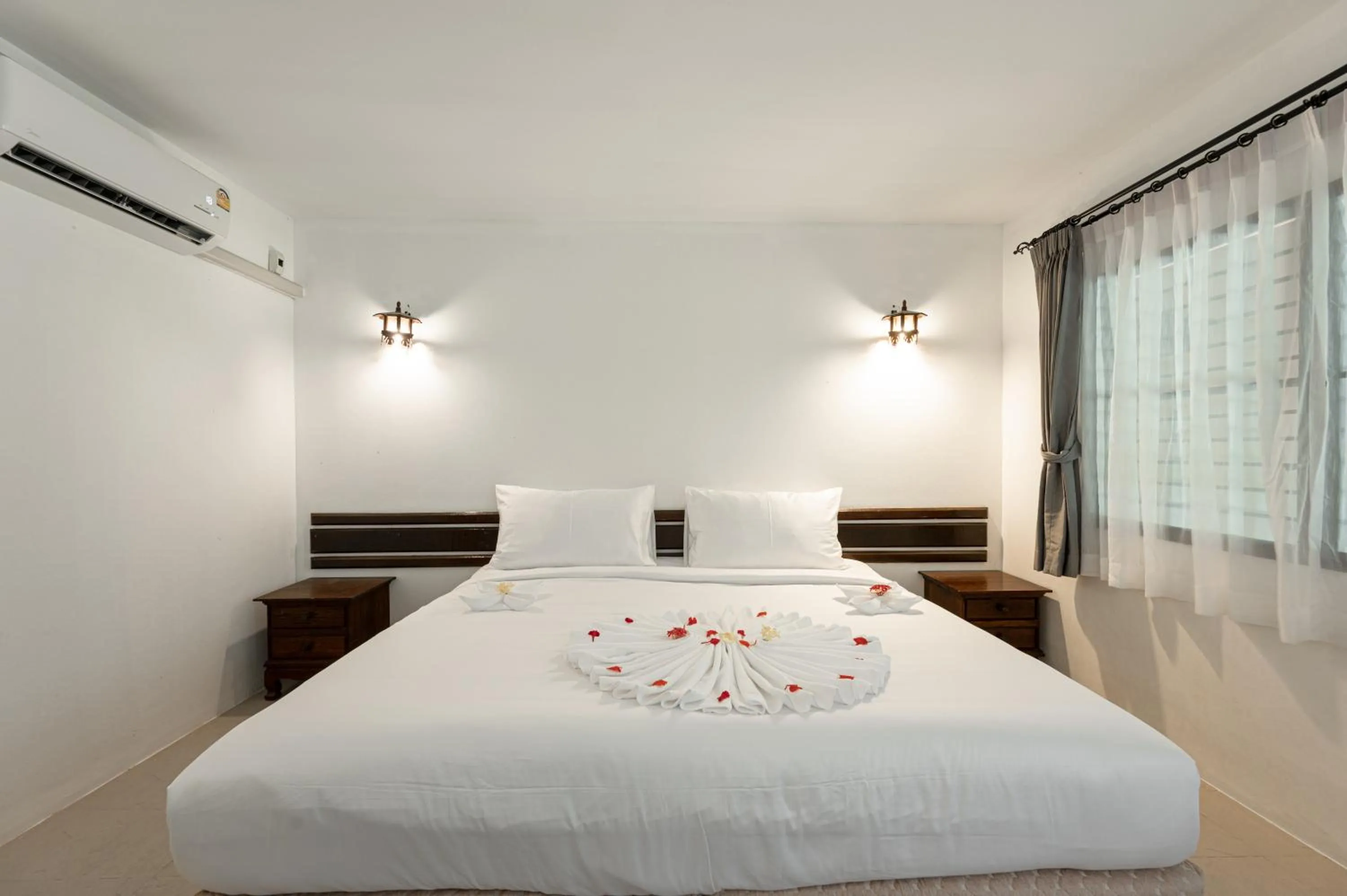 Bed in Ban Raya Resort and Spa