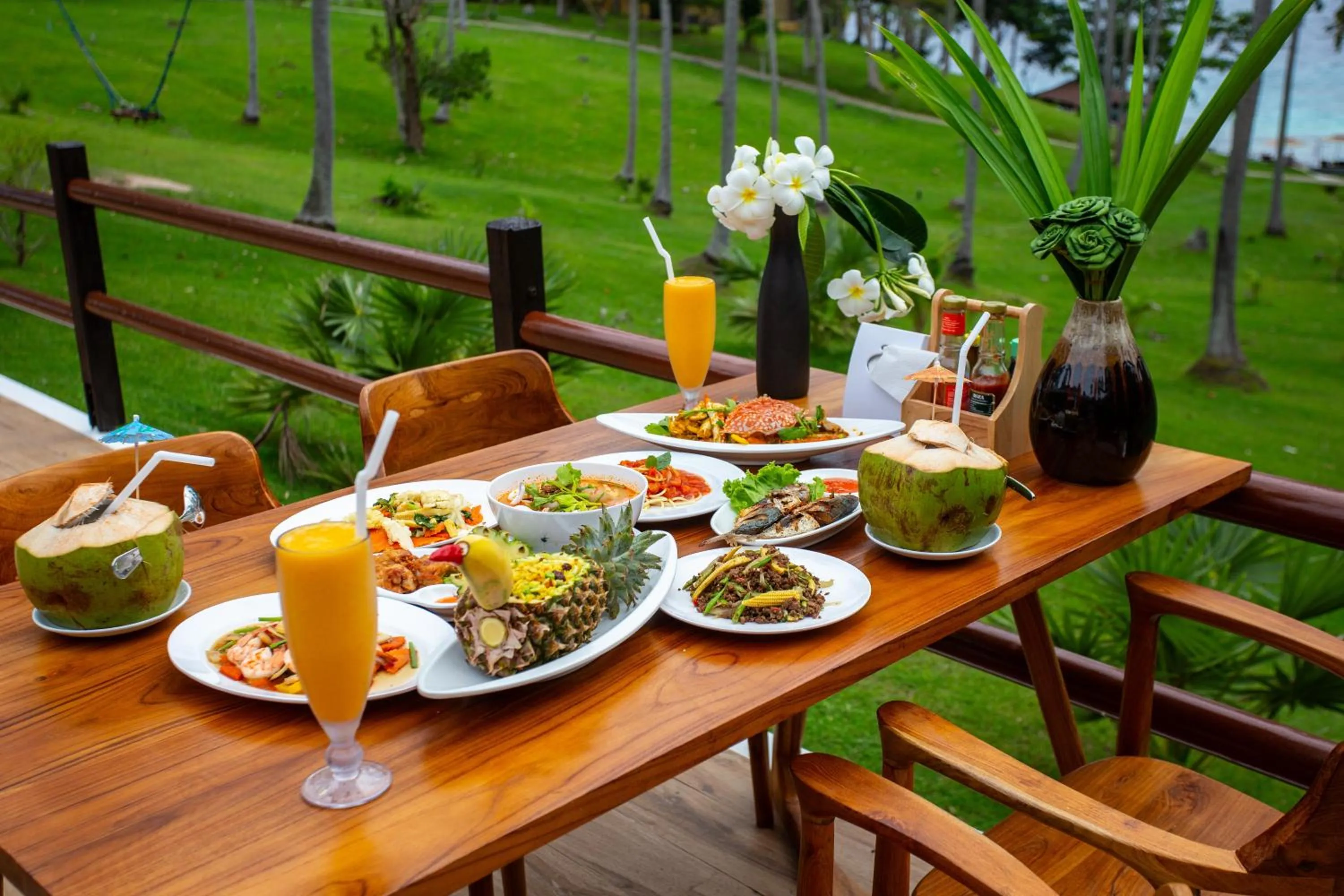Restaurant/places to eat in Ban Raya Resort and Spa