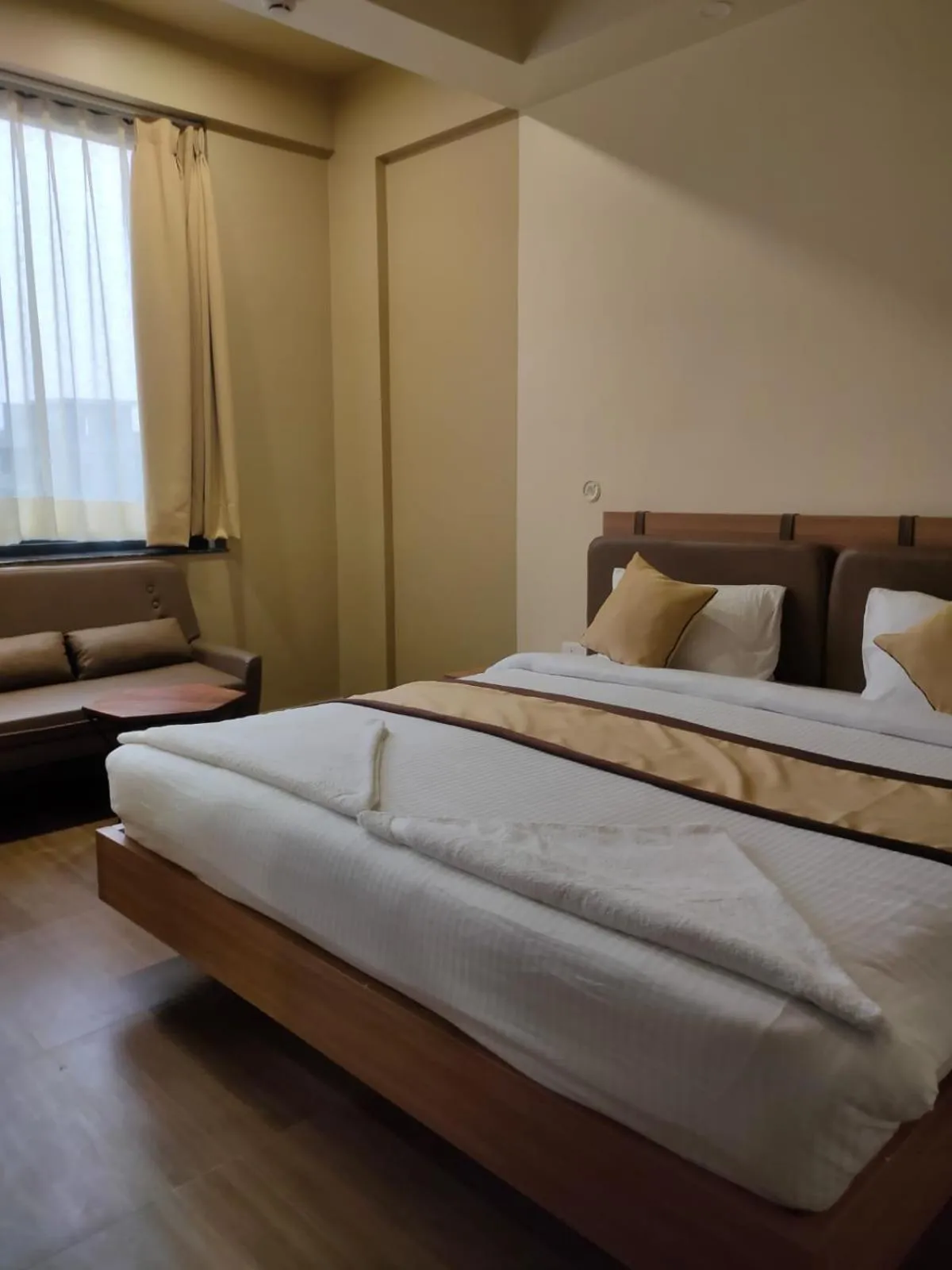 Photo of the whole room in Hotel The Golf 1