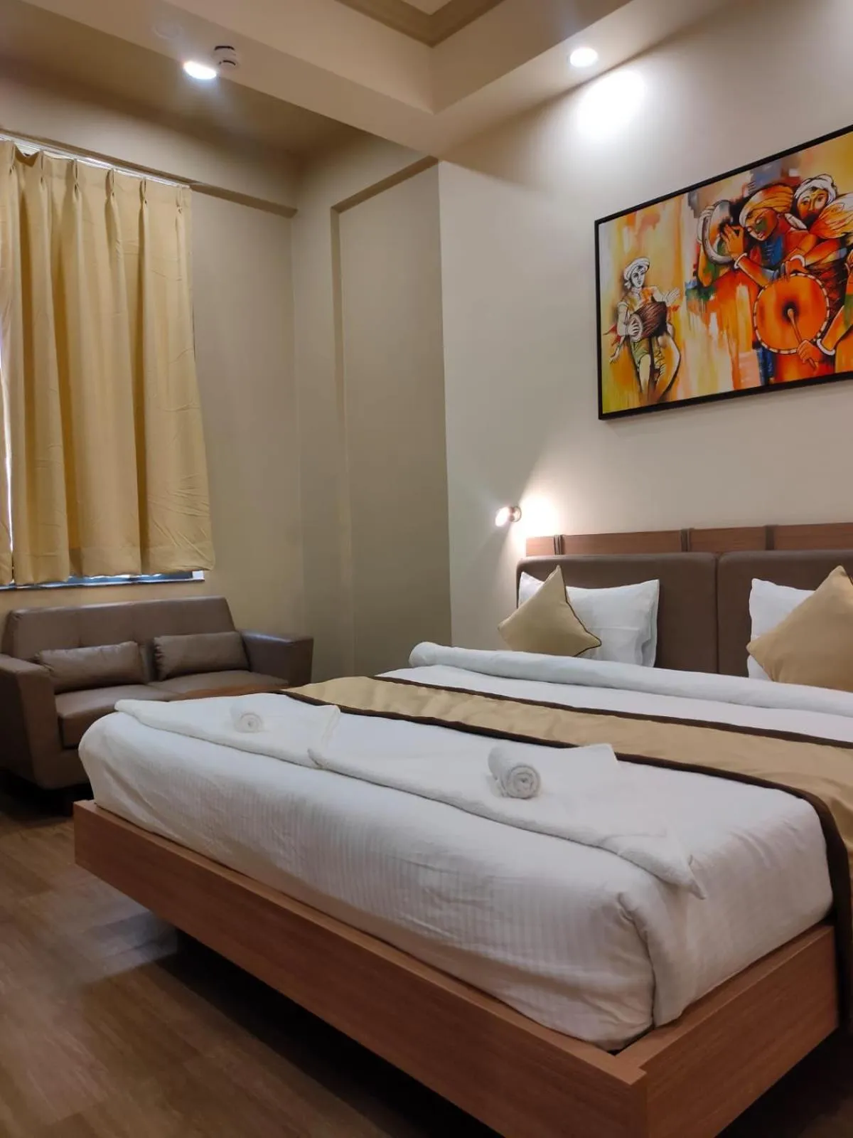Photo of the whole room in Hotel The Golf 1