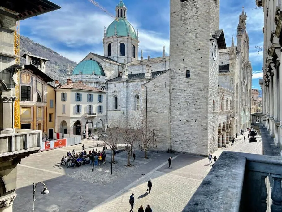 Esclusivo 130MQ fronte duomo e lago e terrazza