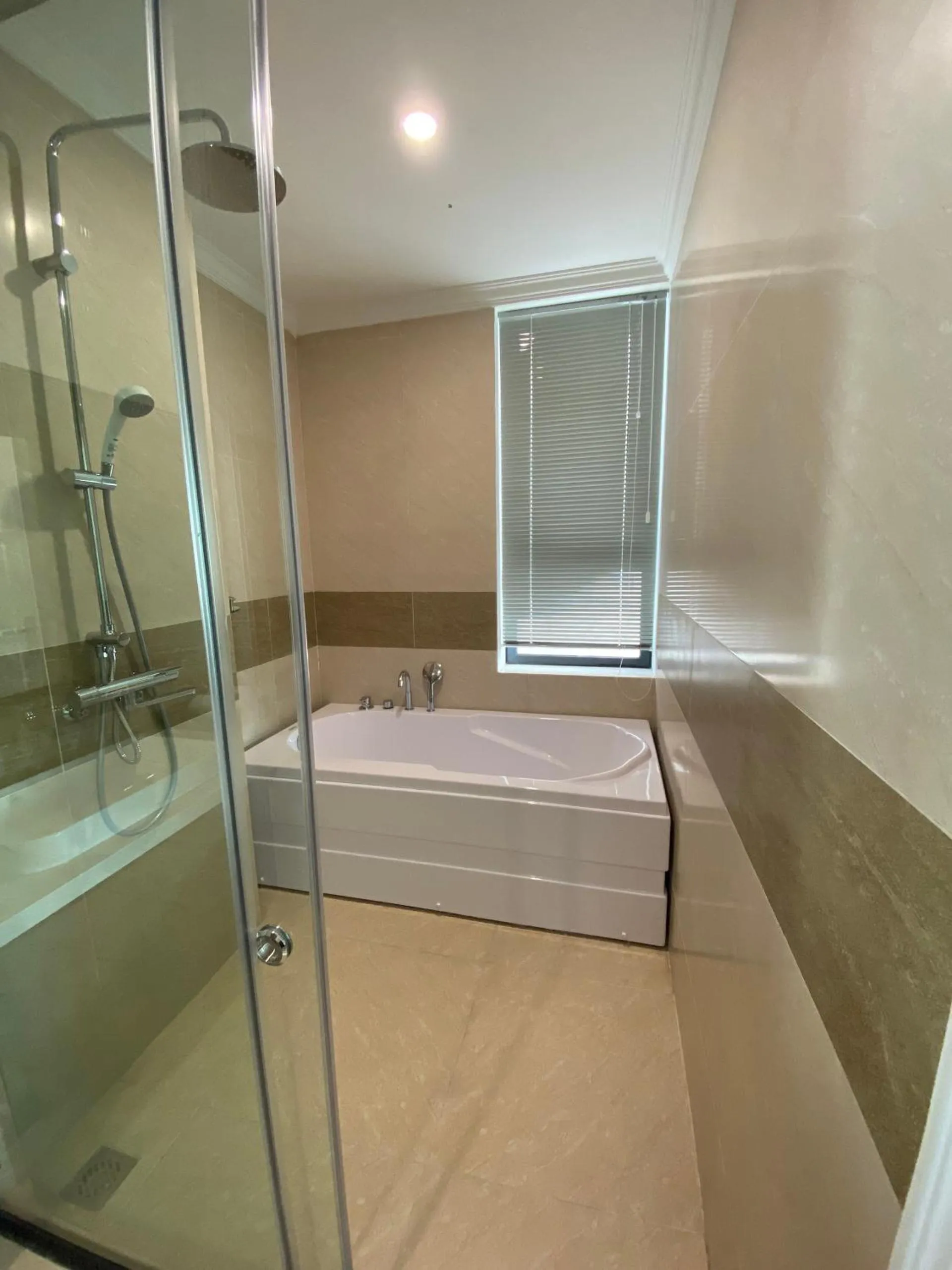 Shower, Bed in Riverside Hotel Hà Nam