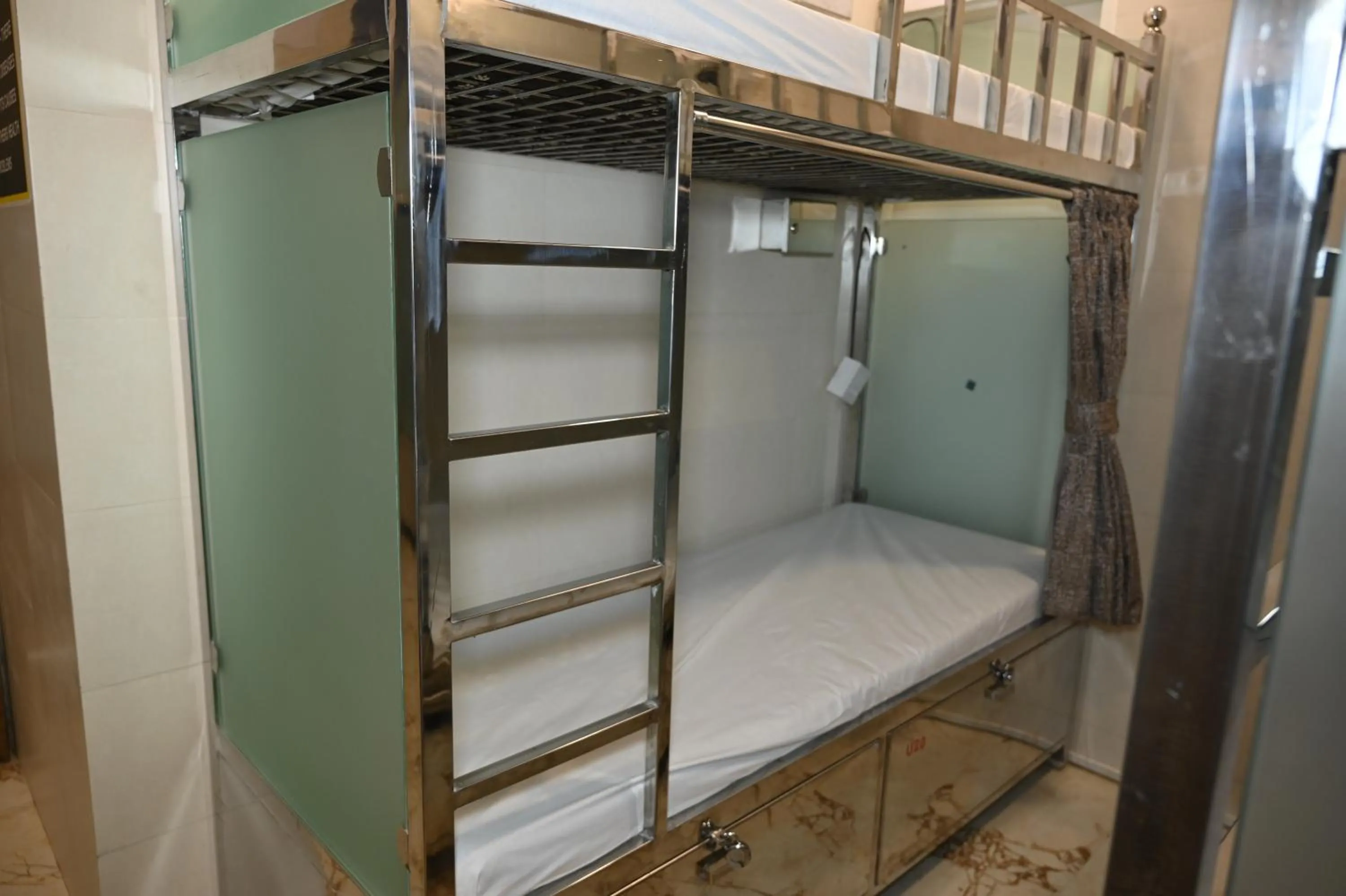 Bed in Sagar Dormitory Andheri - Nearest to Andheri Railway Station West