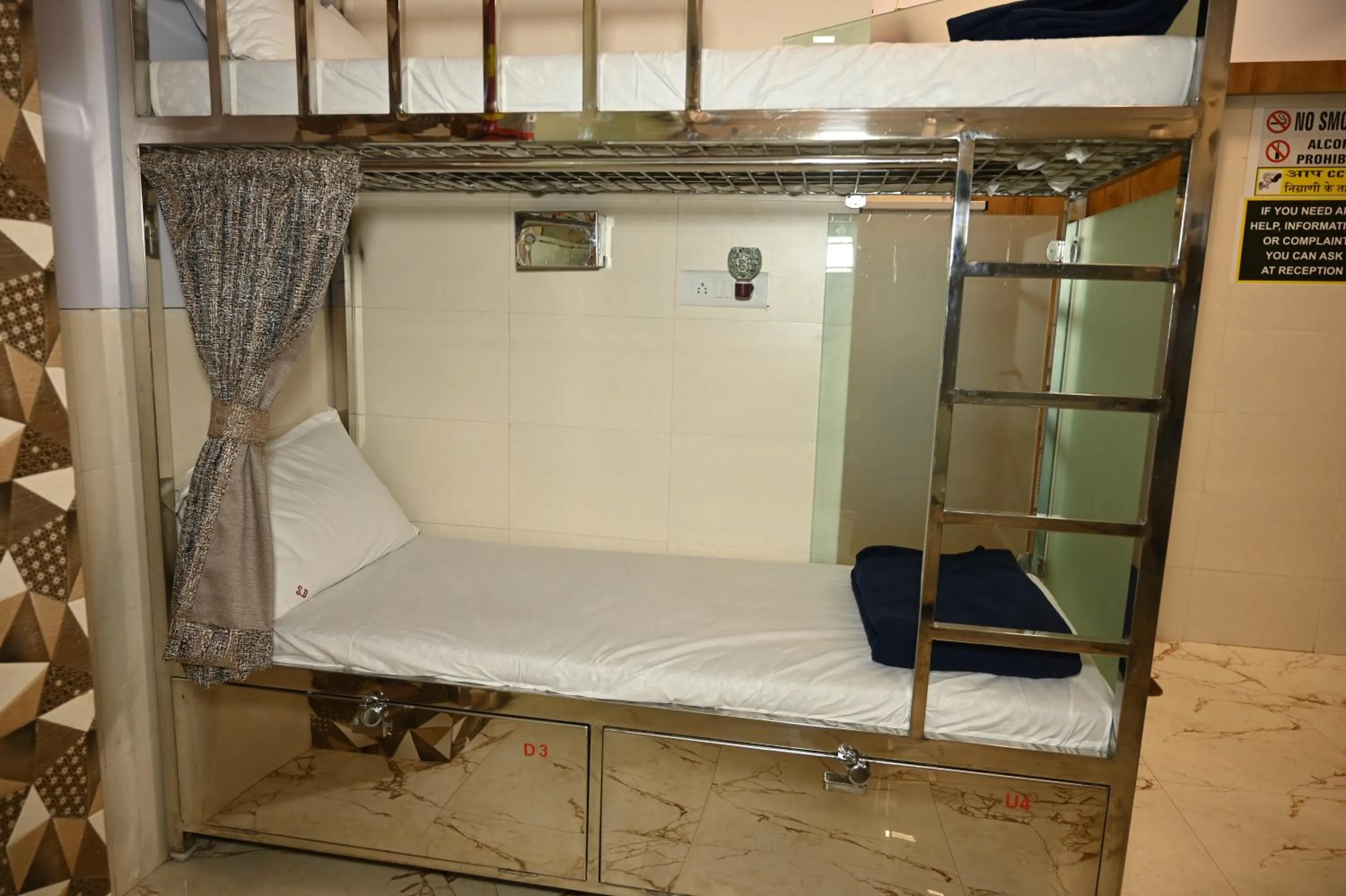 Bed in Sagar Dormitory Andheri - Nearest to Andheri Railway Station West