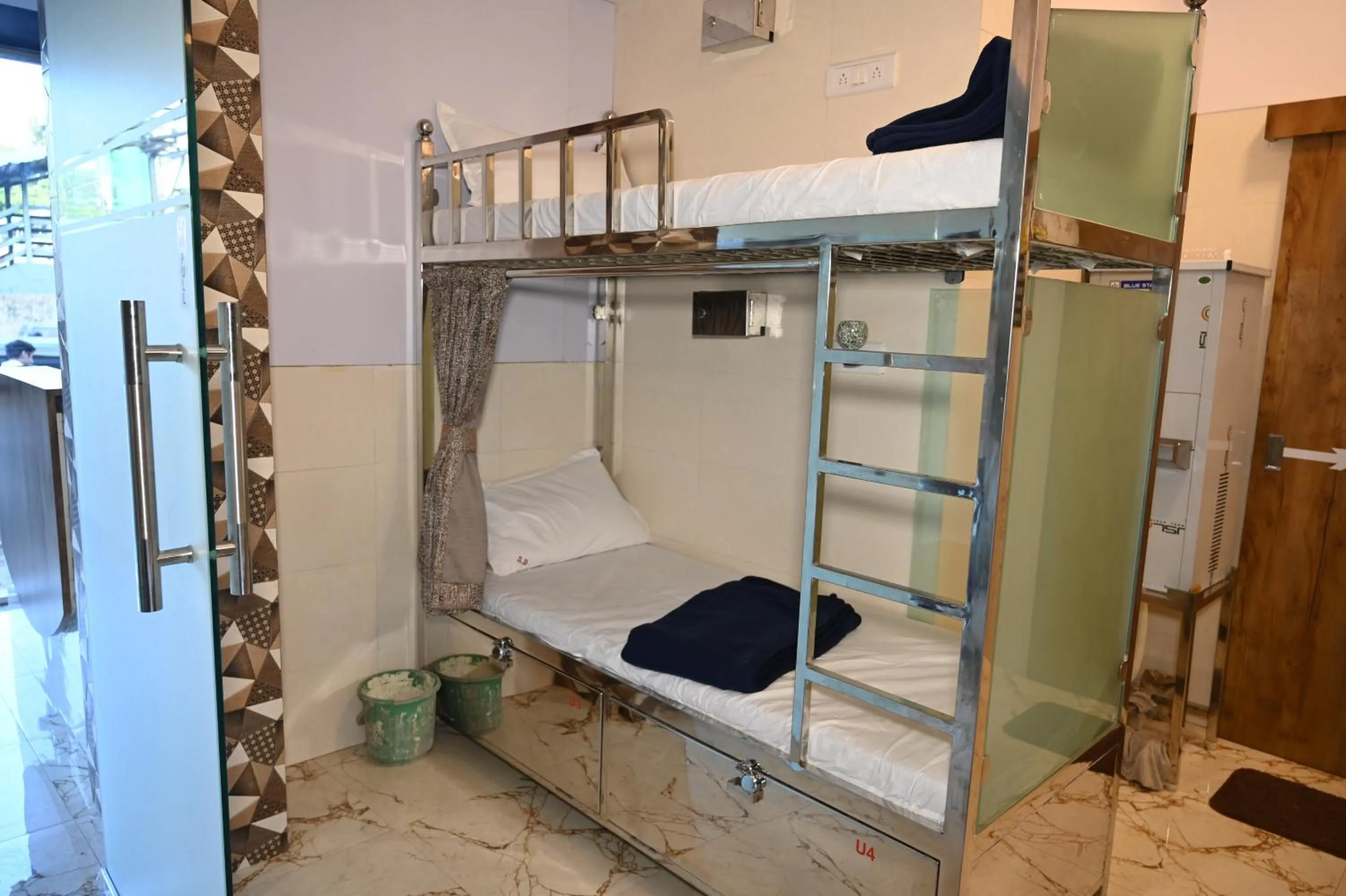 Bed in Sagar Dormitory Andheri - Nearest to Andheri Railway Station West