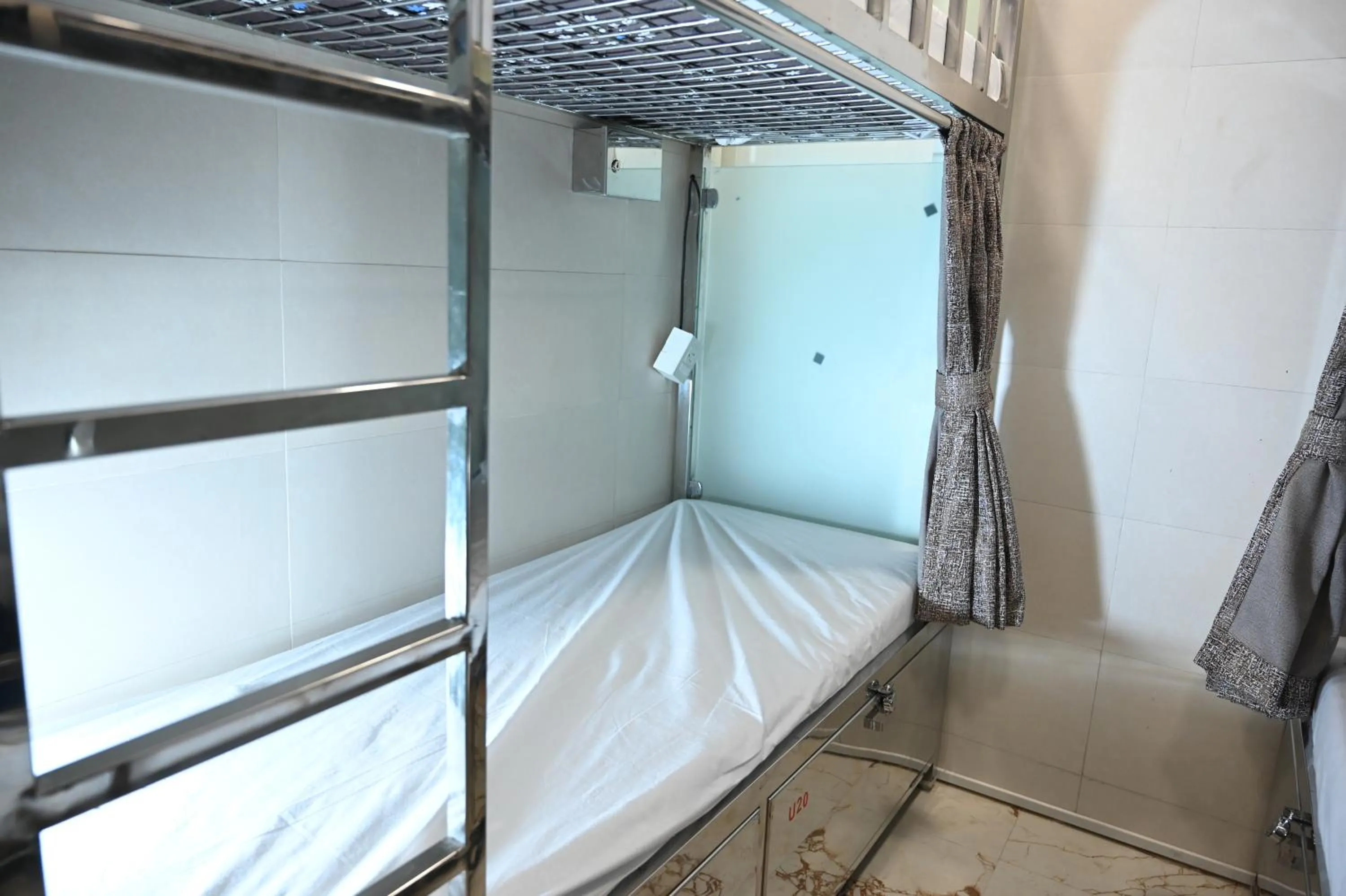 Bed in Sagar Dormitory Andheri - Nearest to Andheri Railway Station West