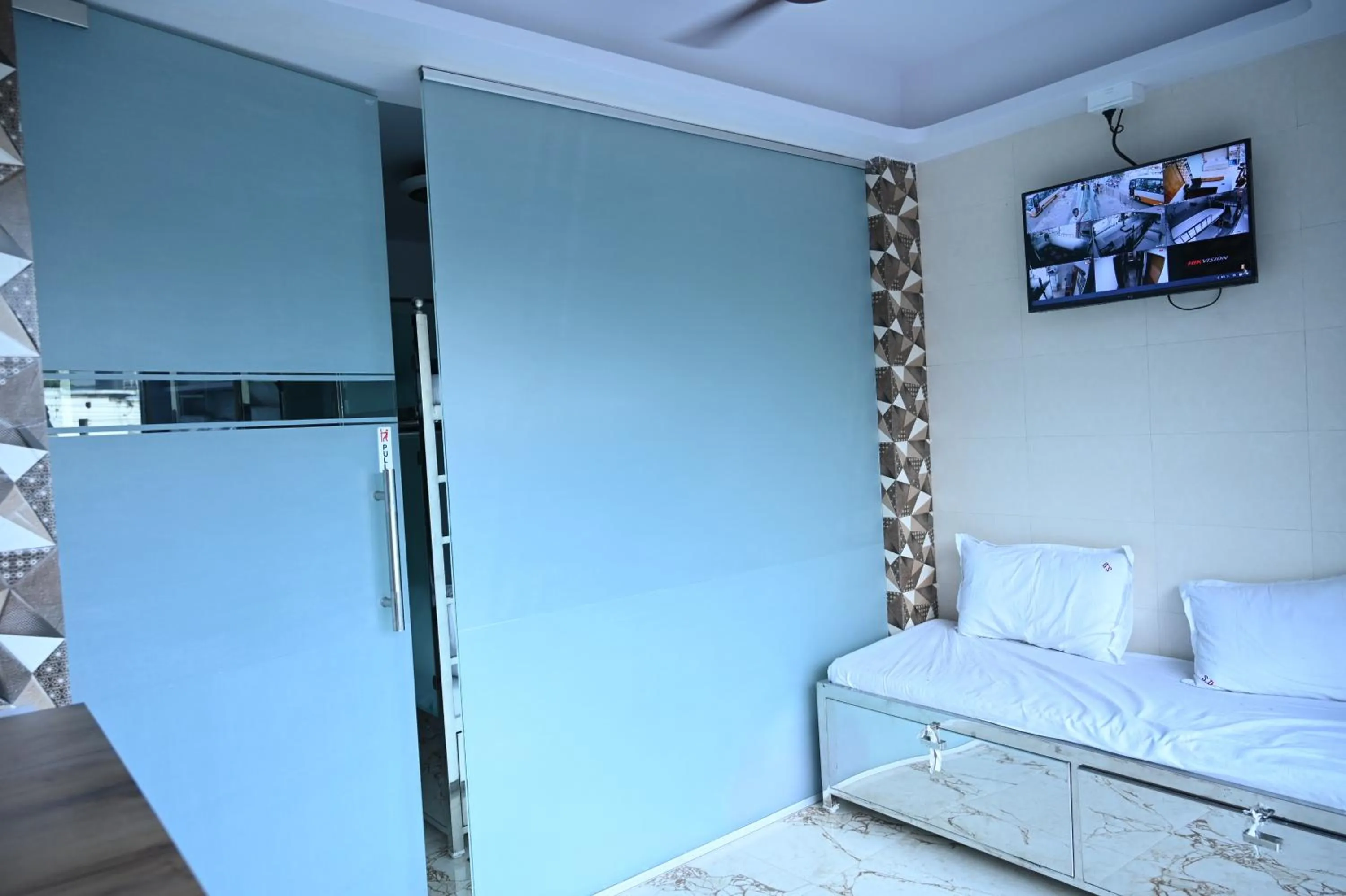 TV and multimedia in Sagar Dormitory Andheri - Nearest to Andheri Railway Station West