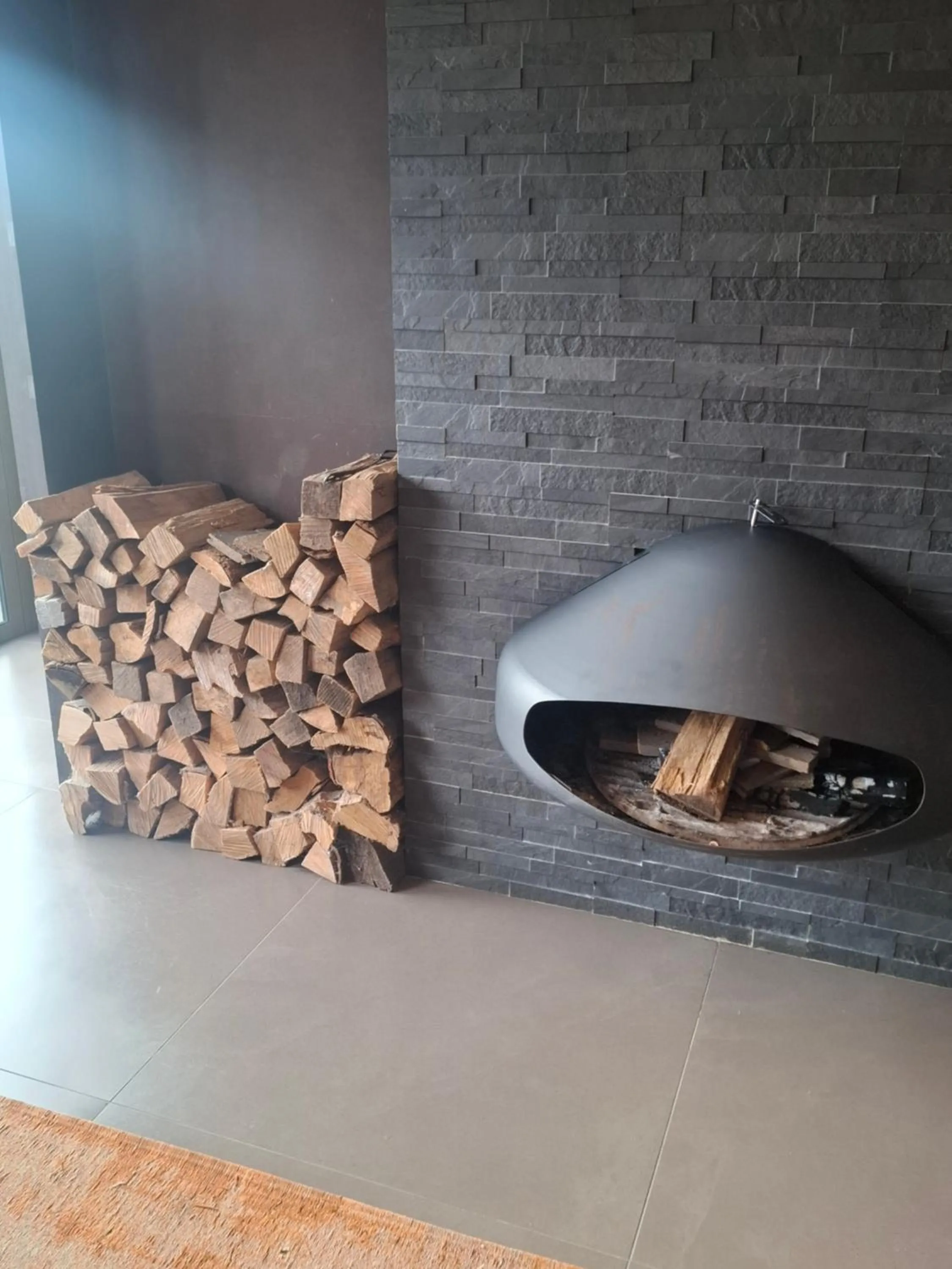 fireplace in B&B Finis terrae with wellness