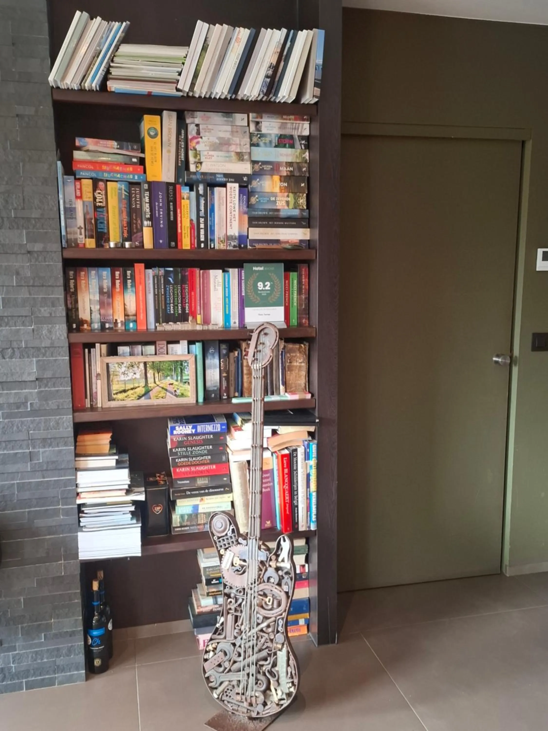 Communal lounge/ TV room in B&B Finis terrae with wellness