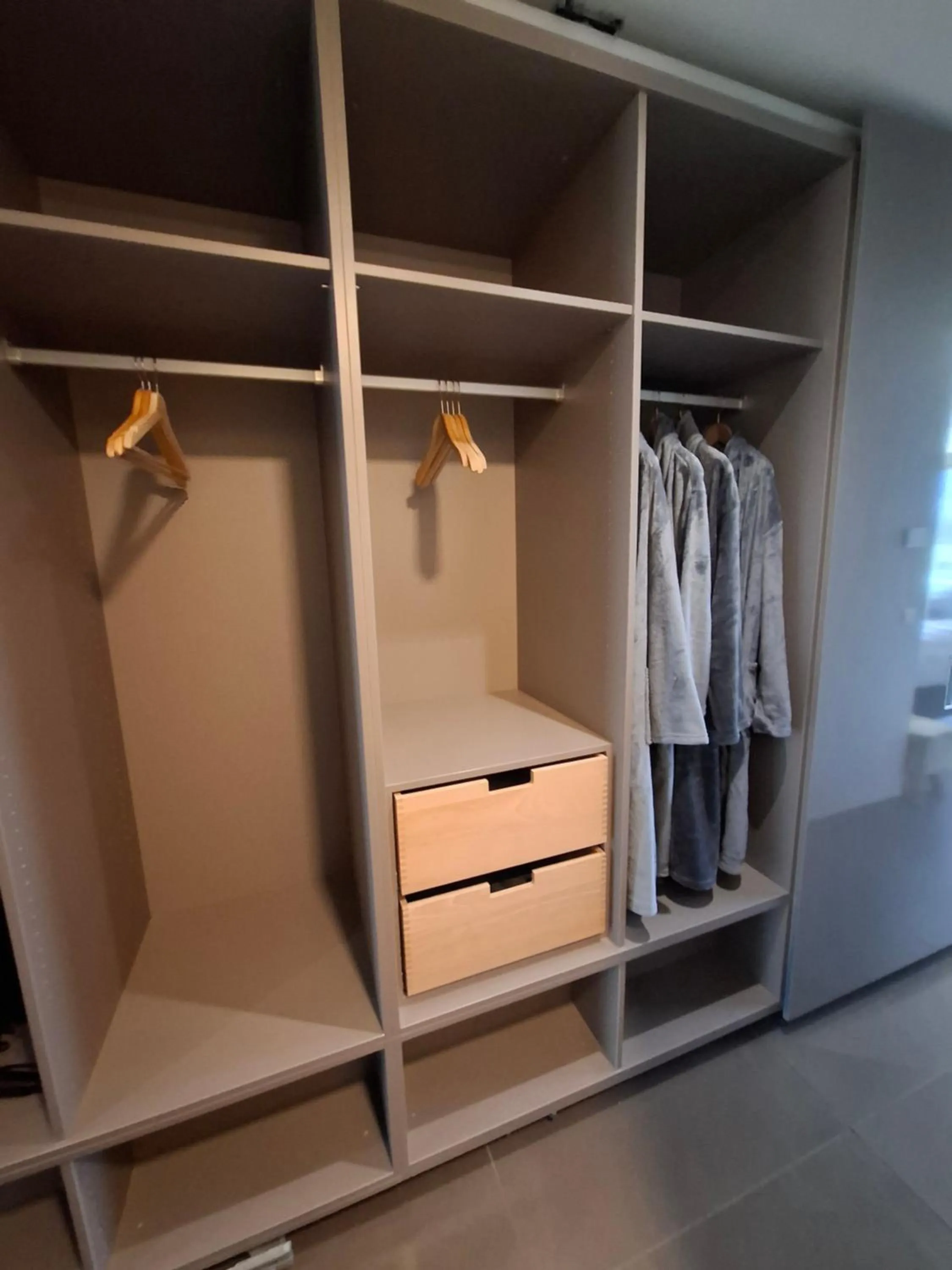 wardrobe in B&B Finis terrae with wellness