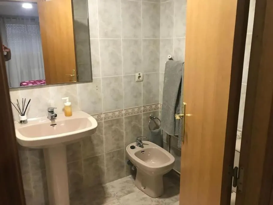 Bathroom in Apartamento cómodo y espacioso con parking