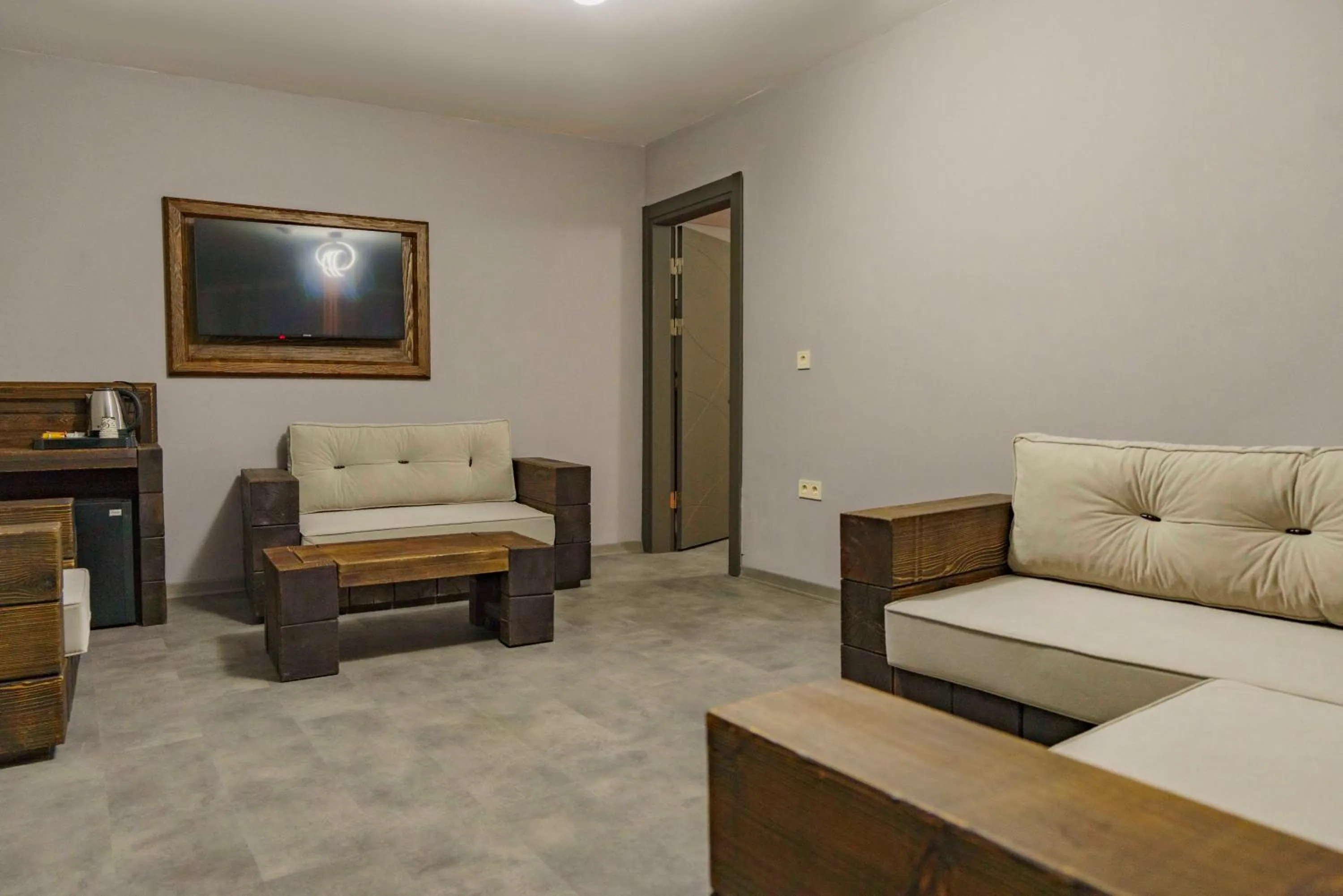 Seating area in Macartaşı Hotel