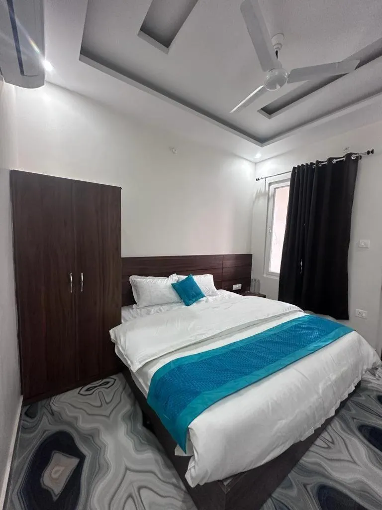 Bed in Hotel Yog Safari, Behind Parmarth Niketan