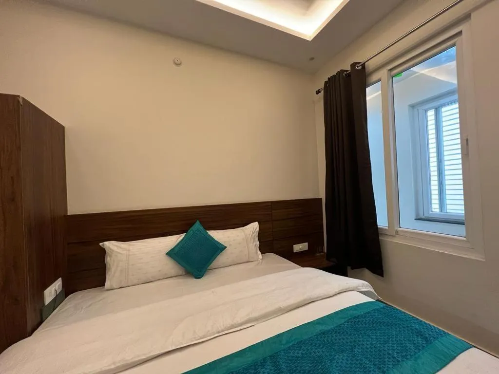 Bed in Hotel Yog Safari, Behind Parmarth Niketan