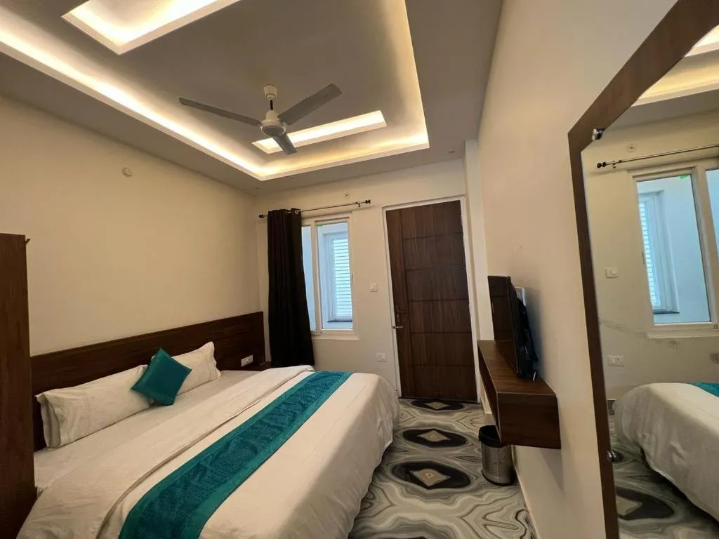 Bed in Hotel Yog Safari, Behind Parmarth Niketan