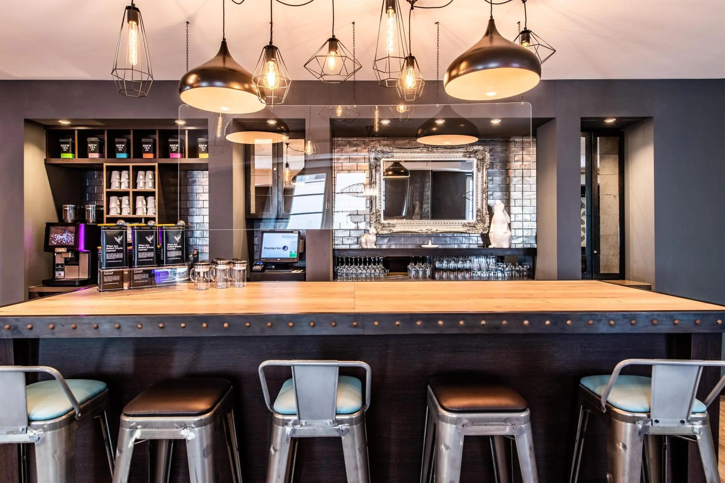 Lounge or bar in Premier Inn Passau Weisser Hase