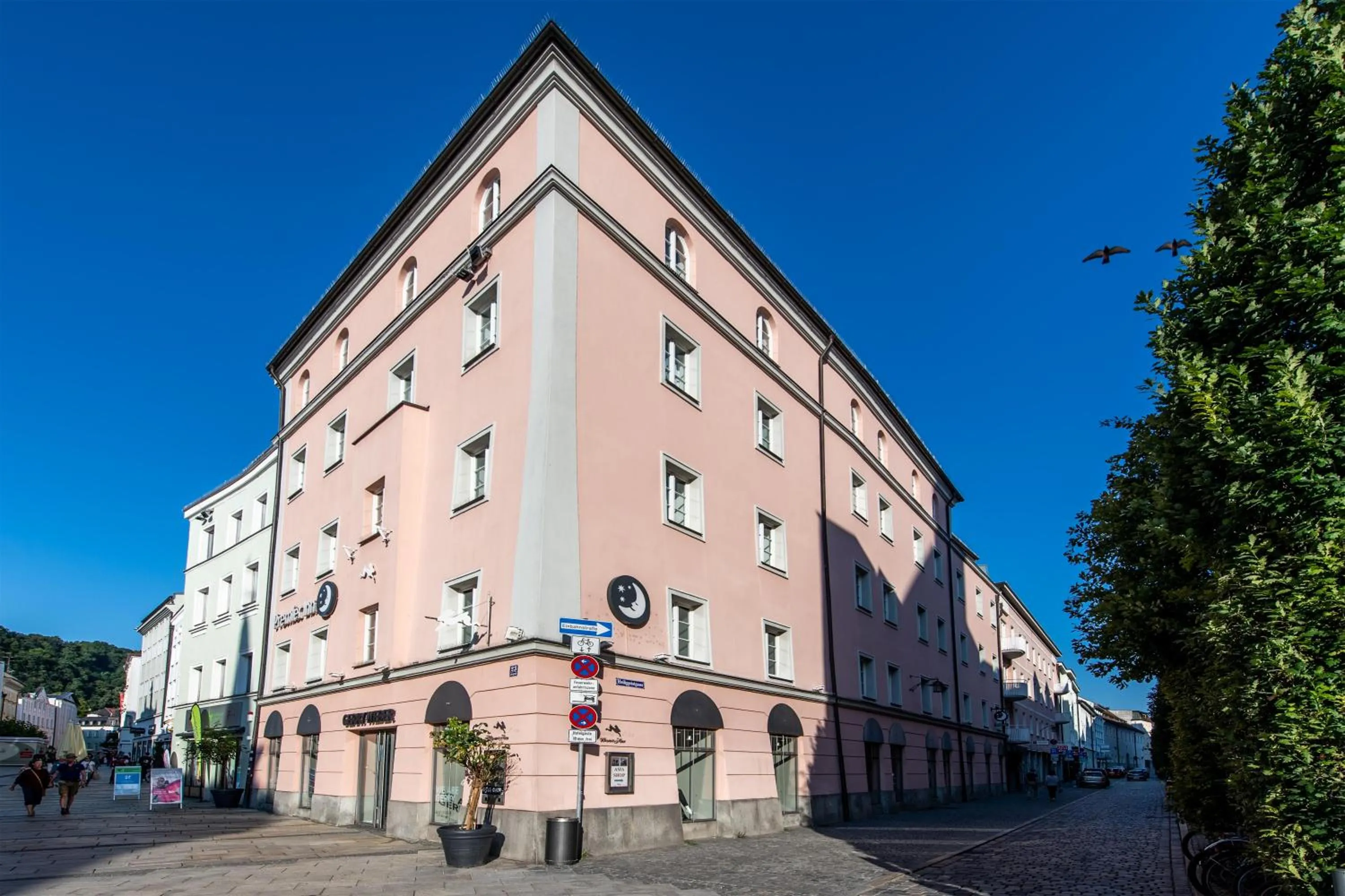 Property building in Premier Inn Passau Weisser Hase