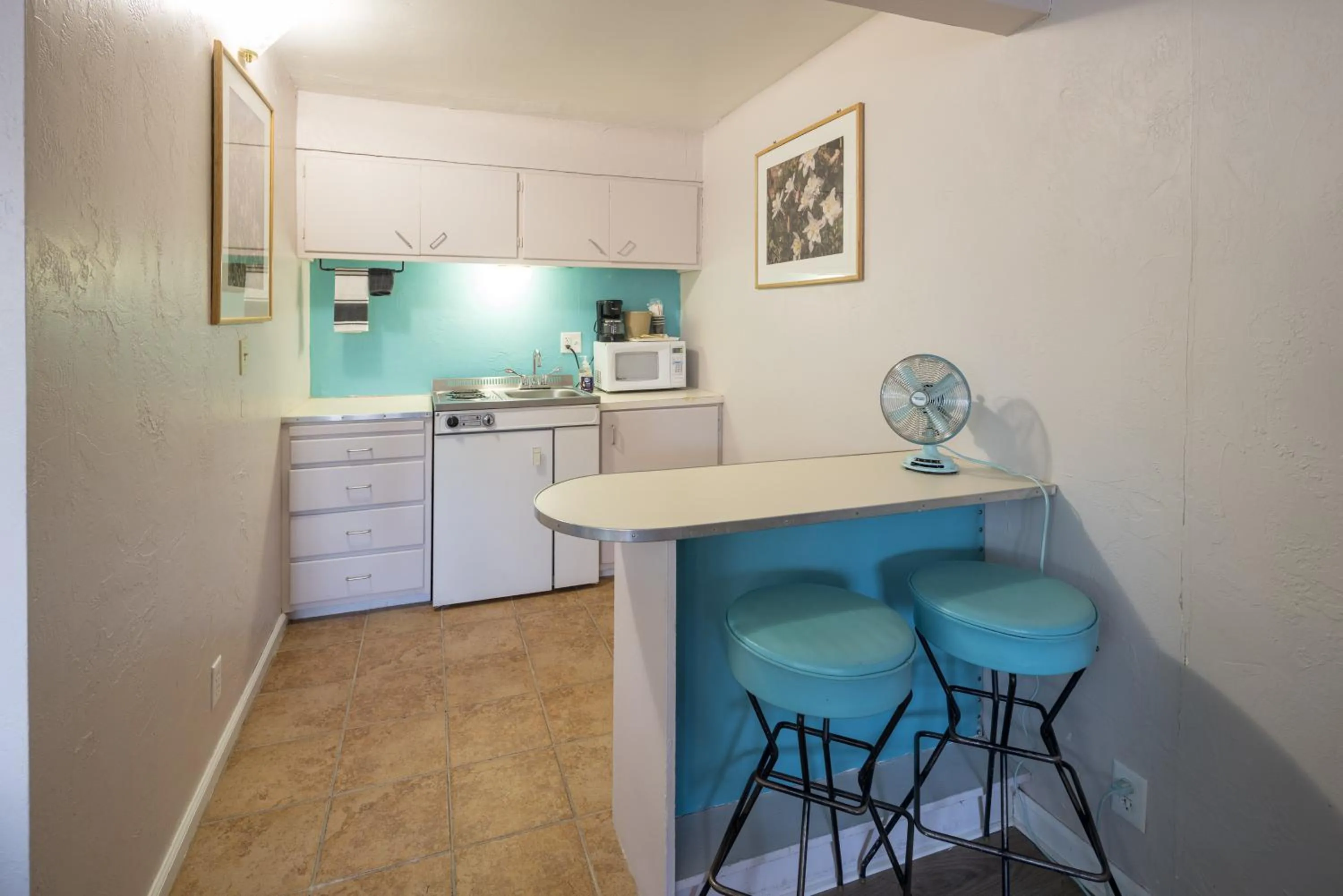 Kitchen or kitchenette in Apache Motel