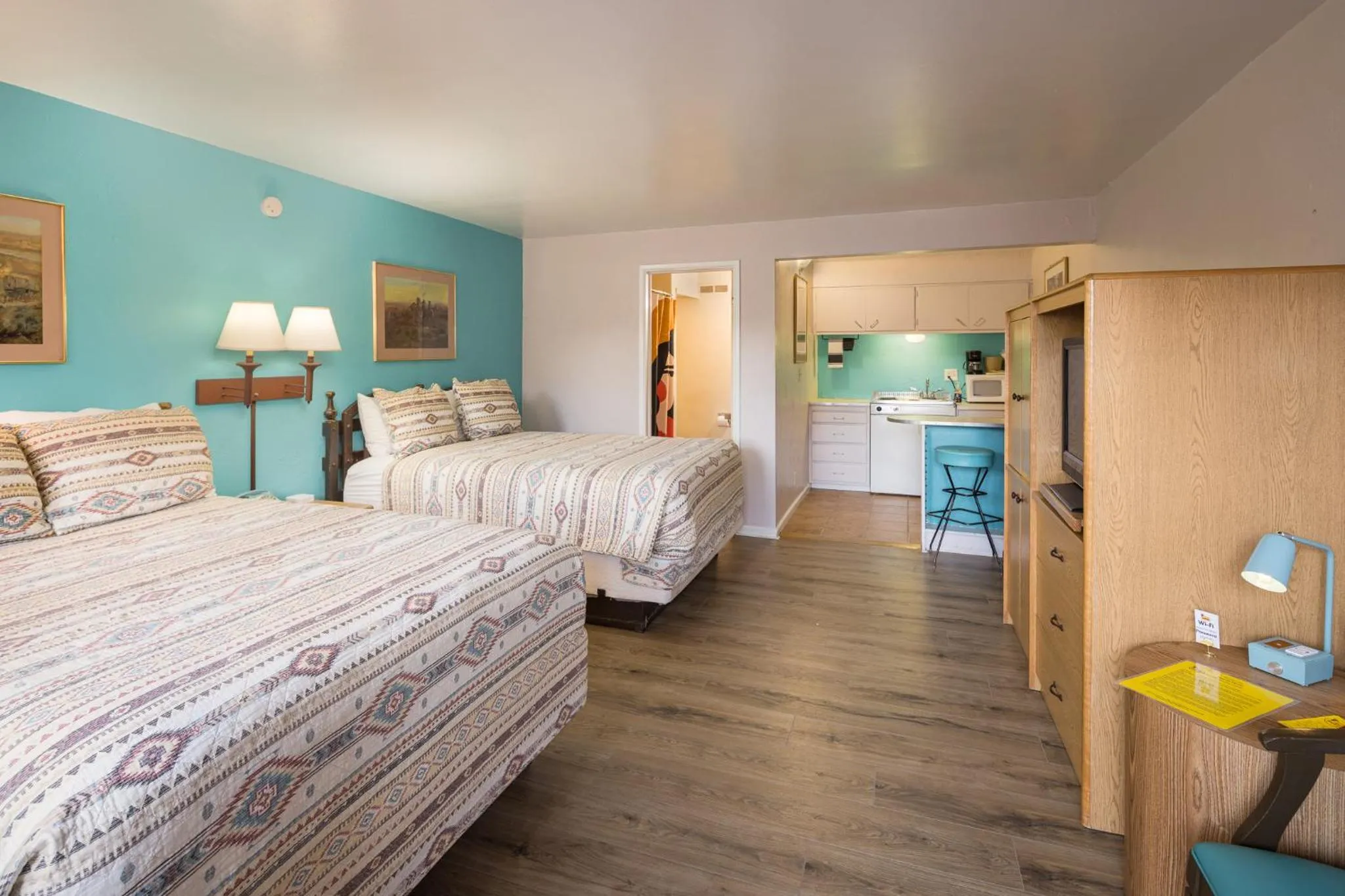 Bedroom, Bed in Apache Motel