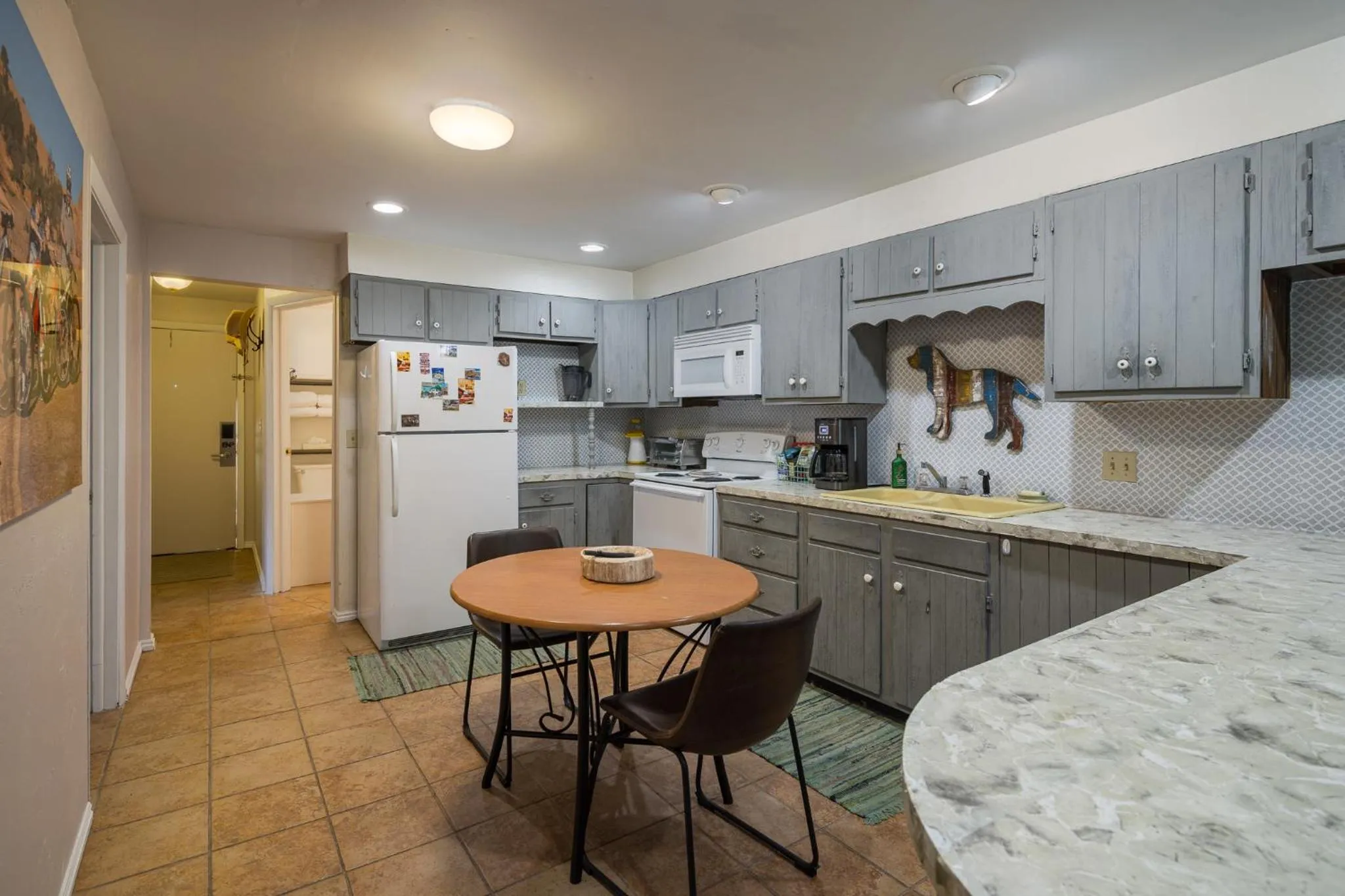 Kitchen or kitchenette in Apache Motel