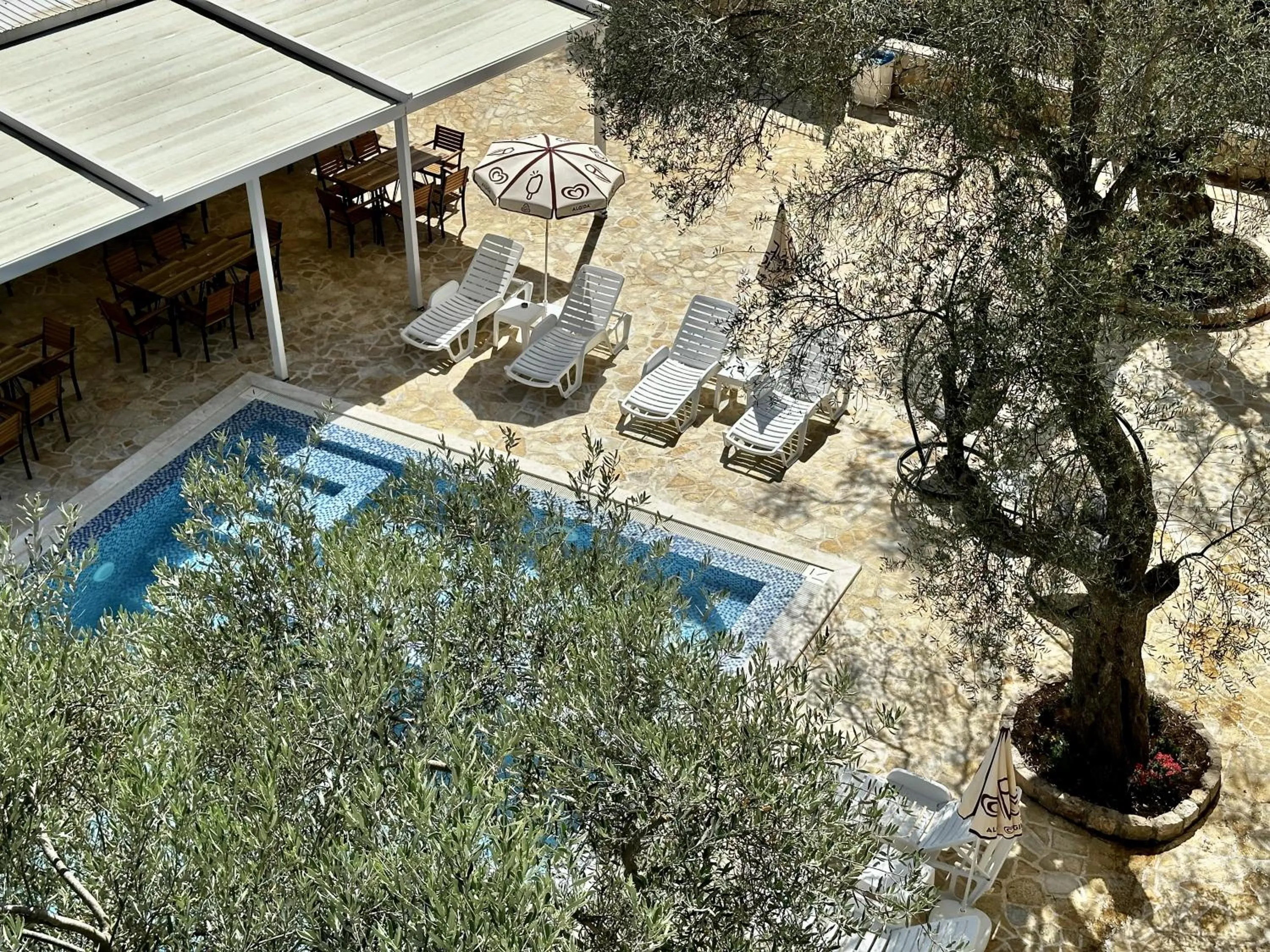 Area and facilities in Akhdar Apartments