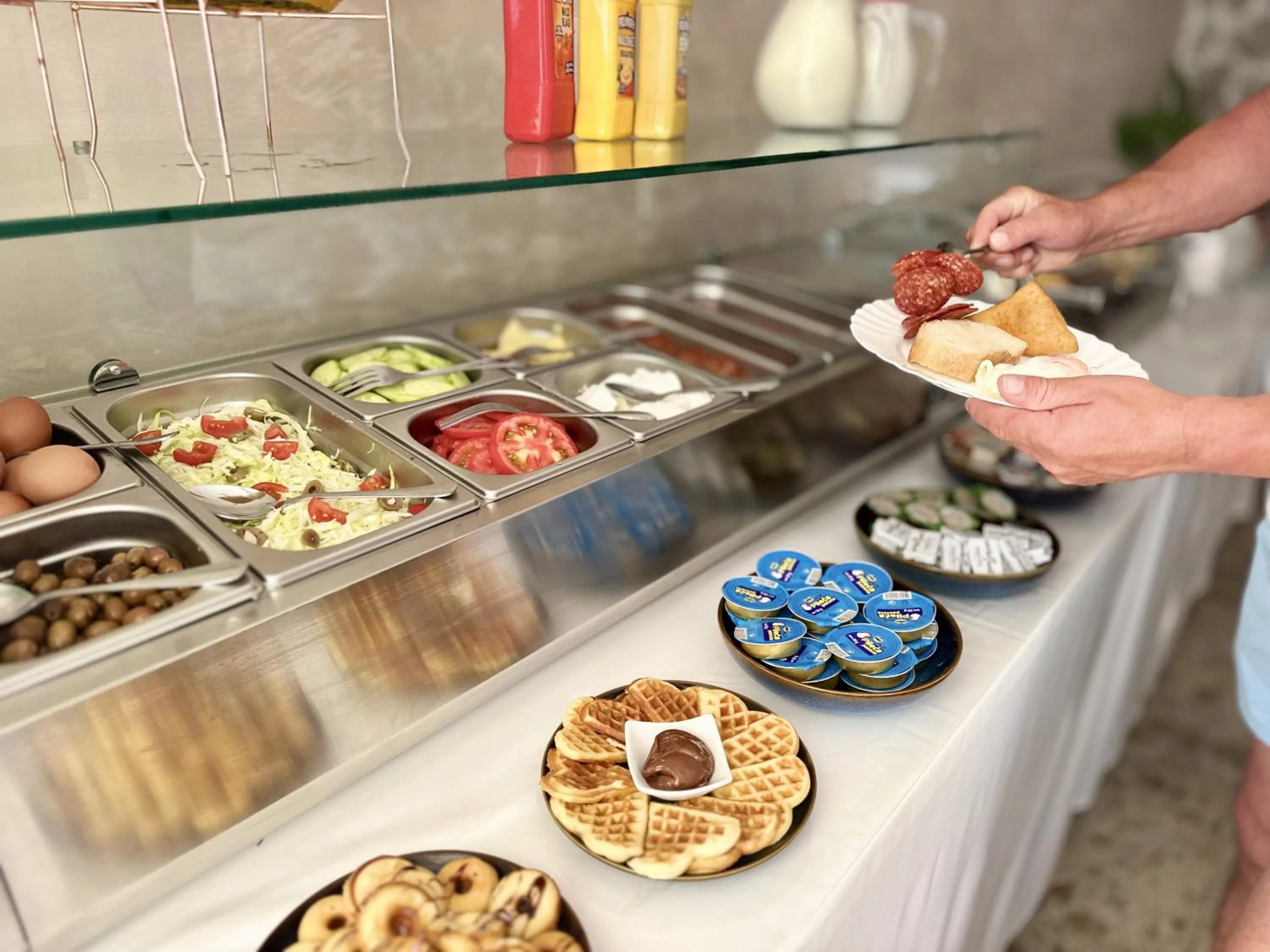 Food in Akhdar Apartments