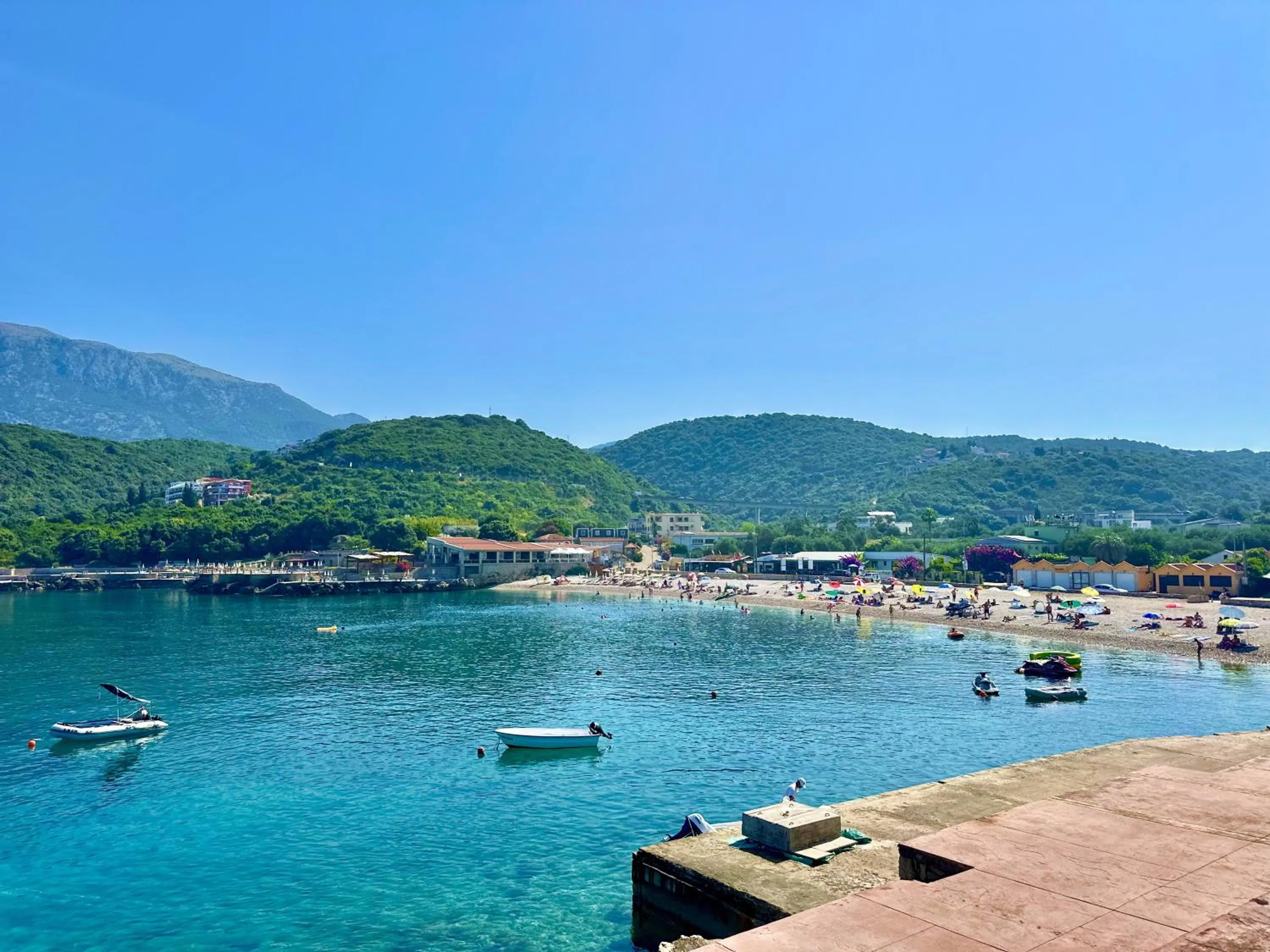 Day in Akhdar Apartments