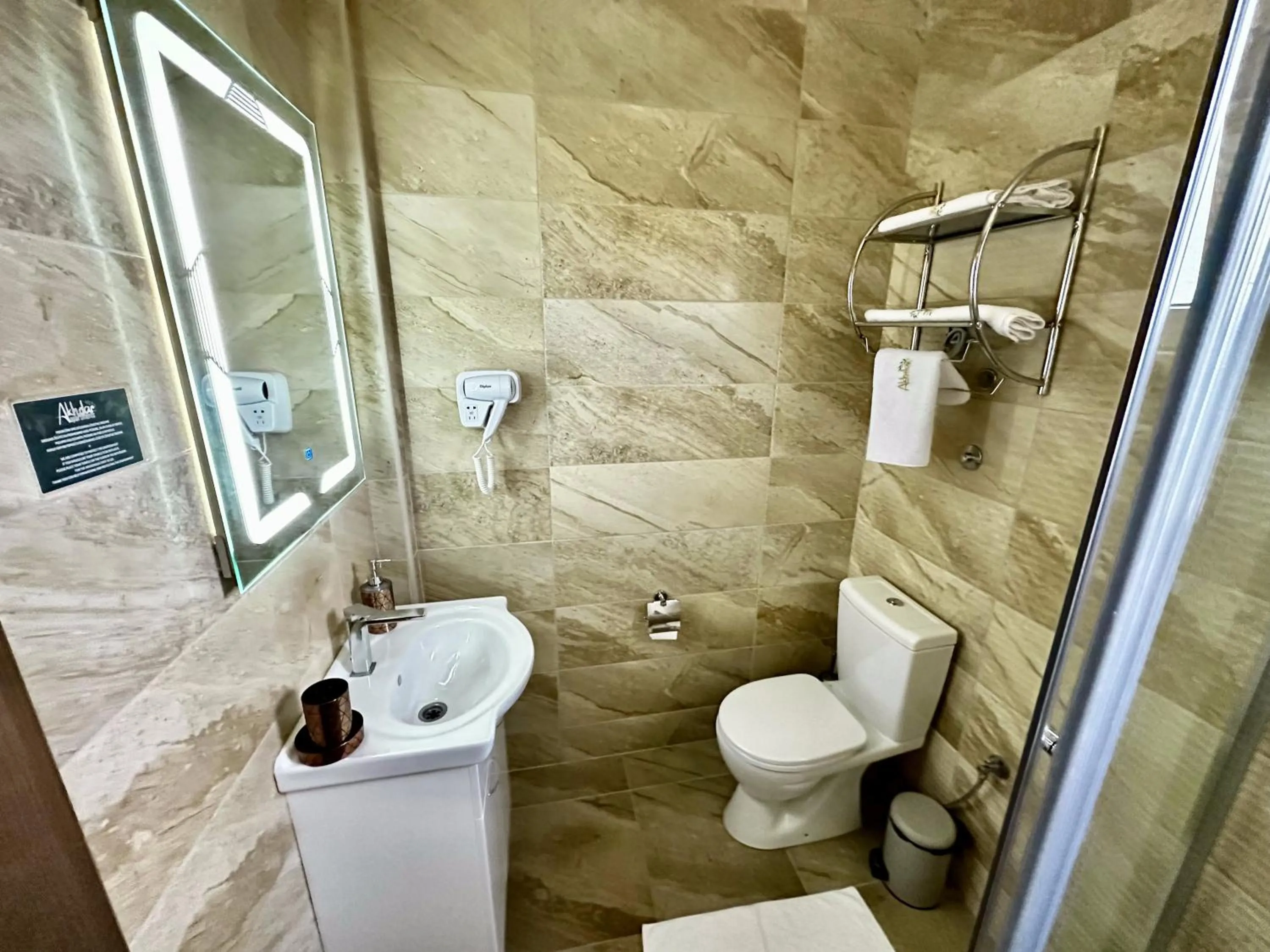 Shower in Akhdar Apartments