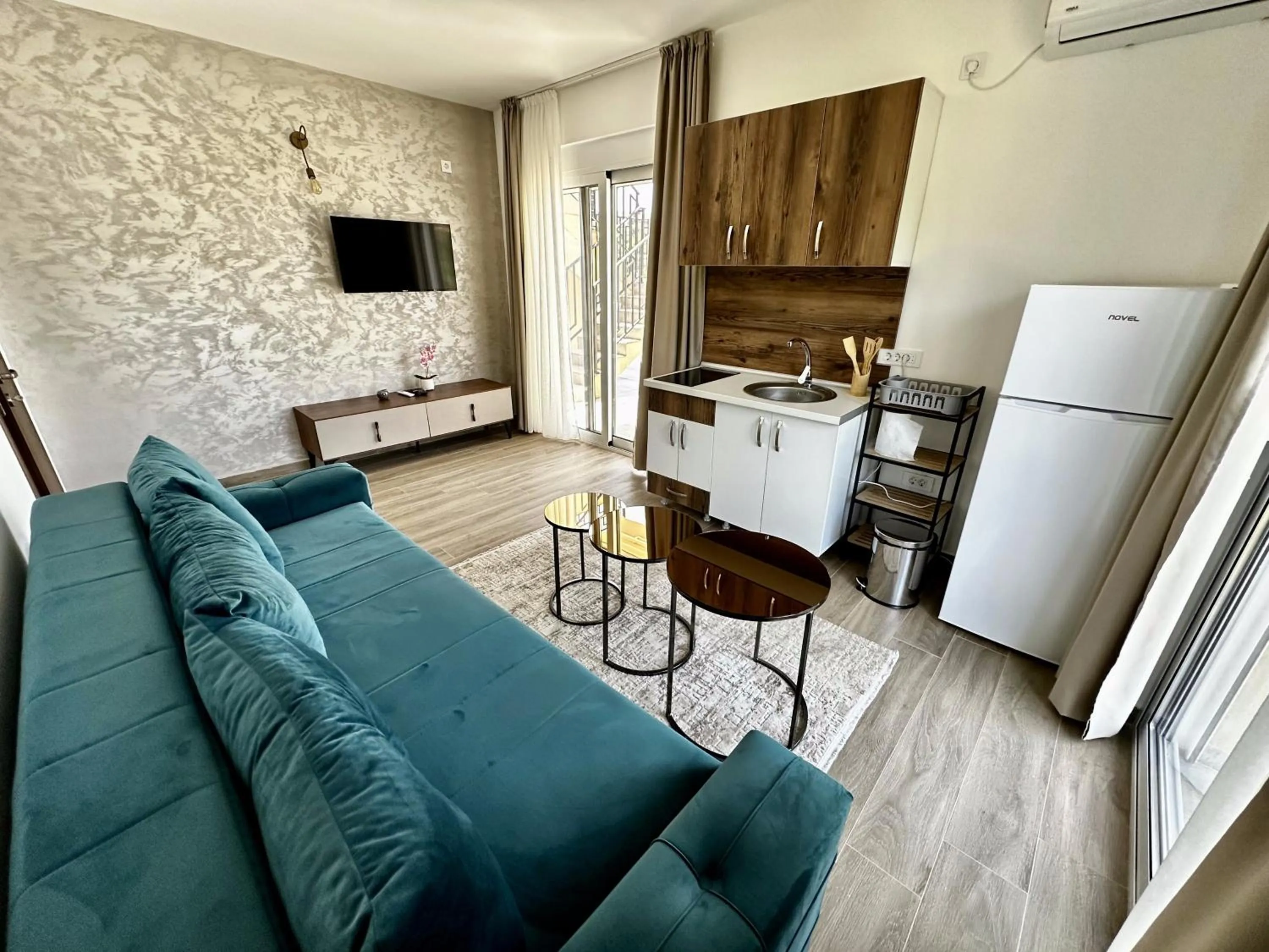 TV and multimedia in Akhdar Apartments