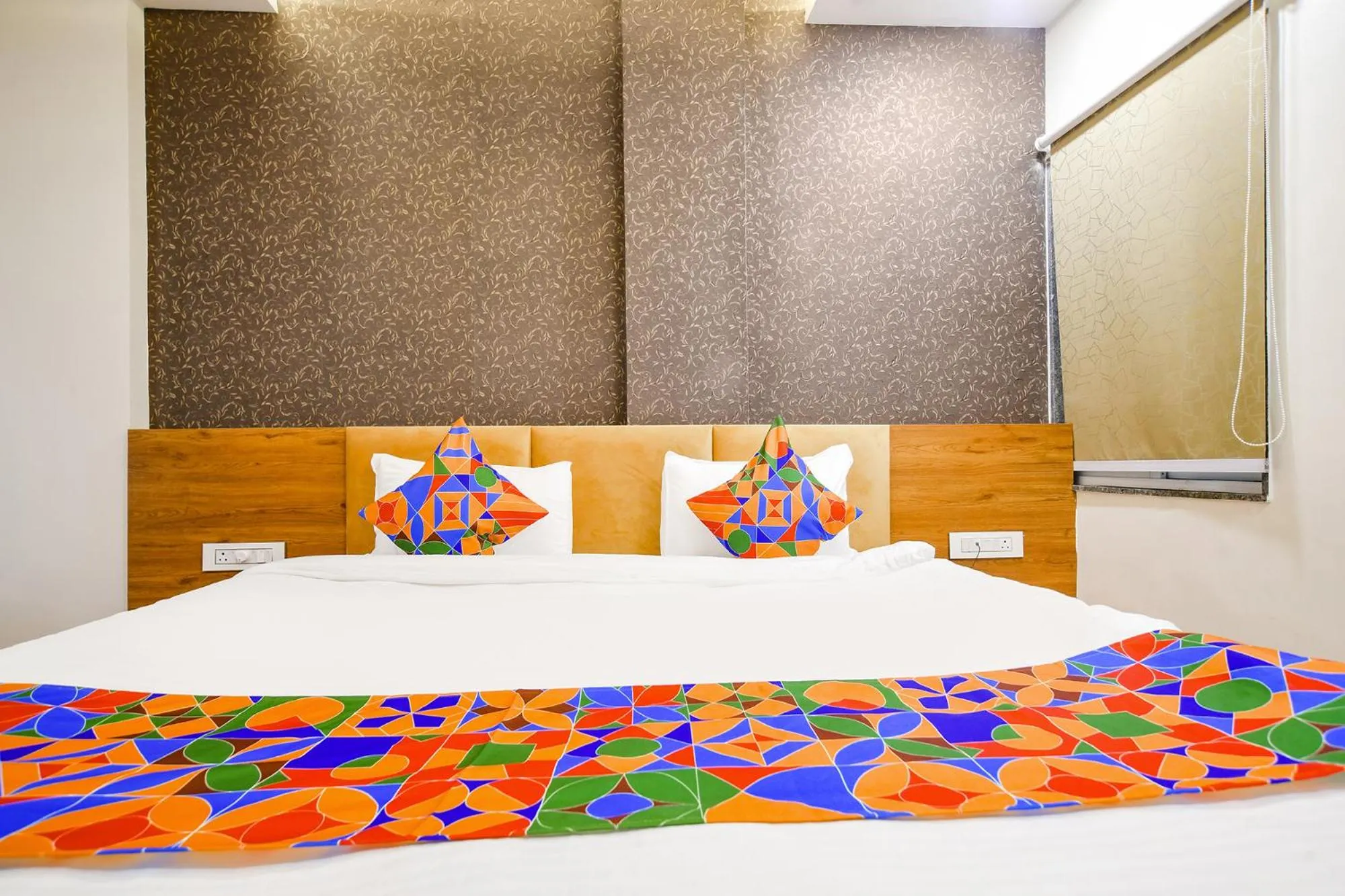 Bed in FabHotel Woodlark Inn