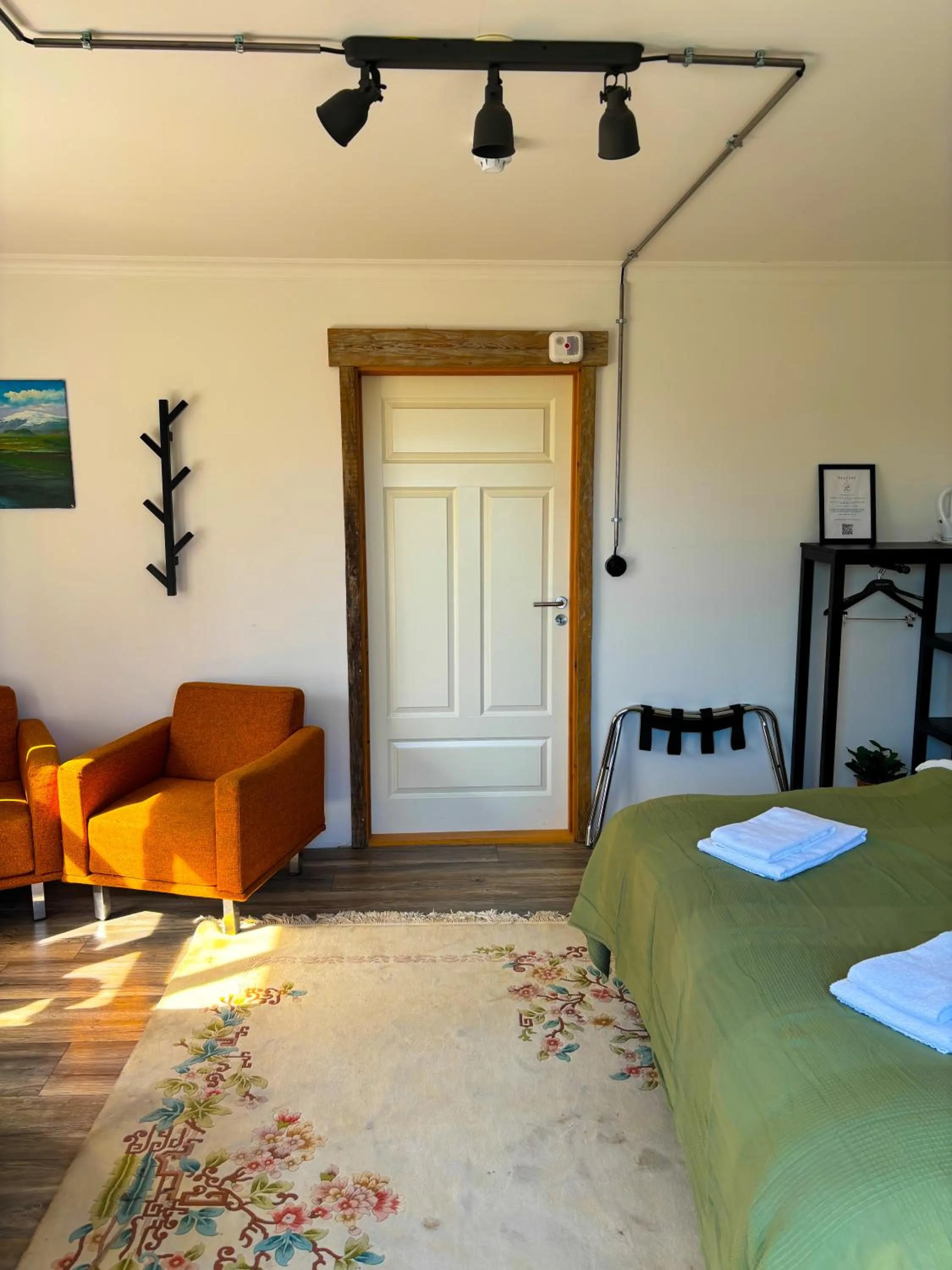 Living room, Bed in Hotel Brú countryside